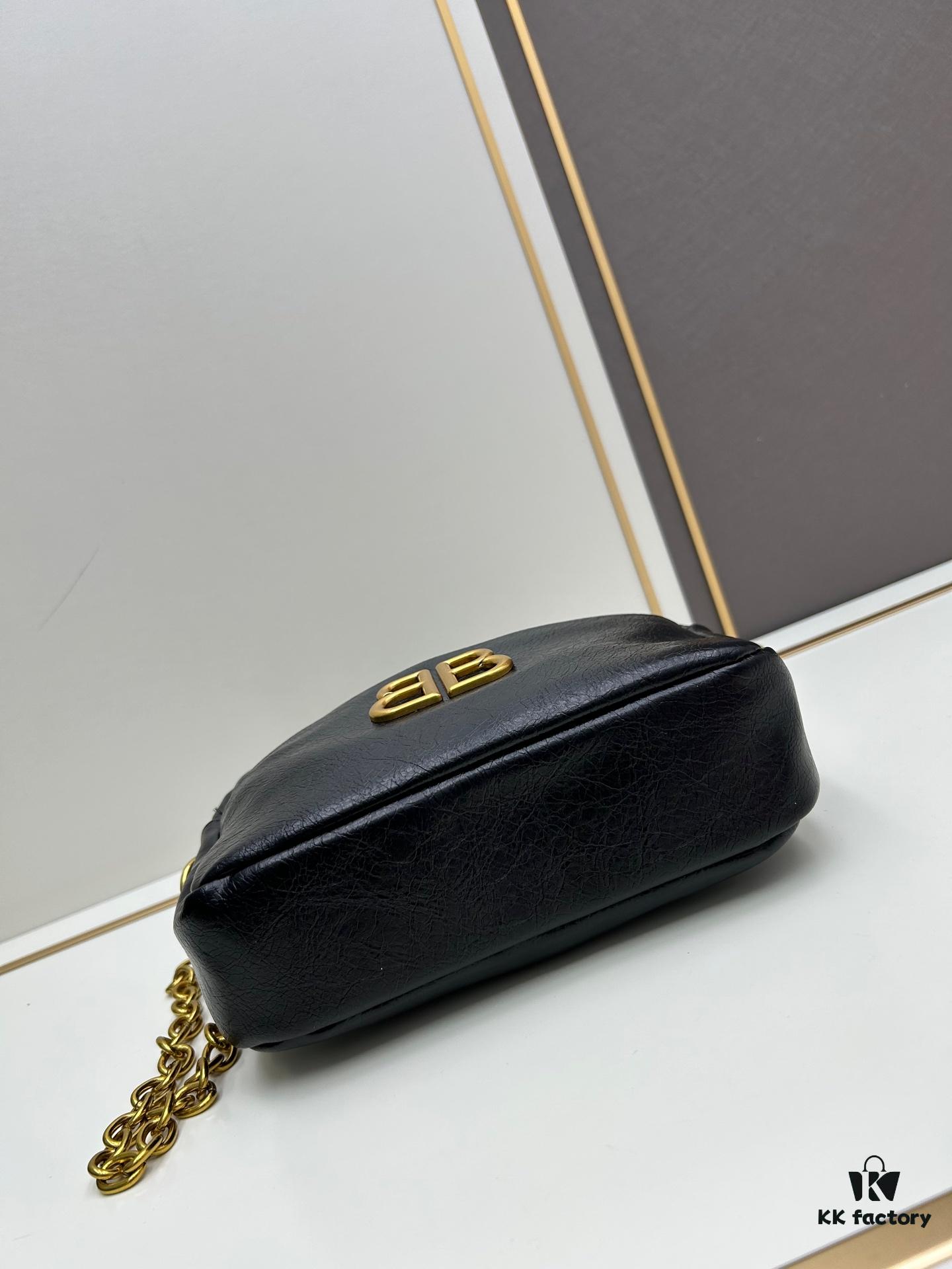 6930db396e68136f4d9b1afc Small Size Balenciaga New Camera Bag with Box