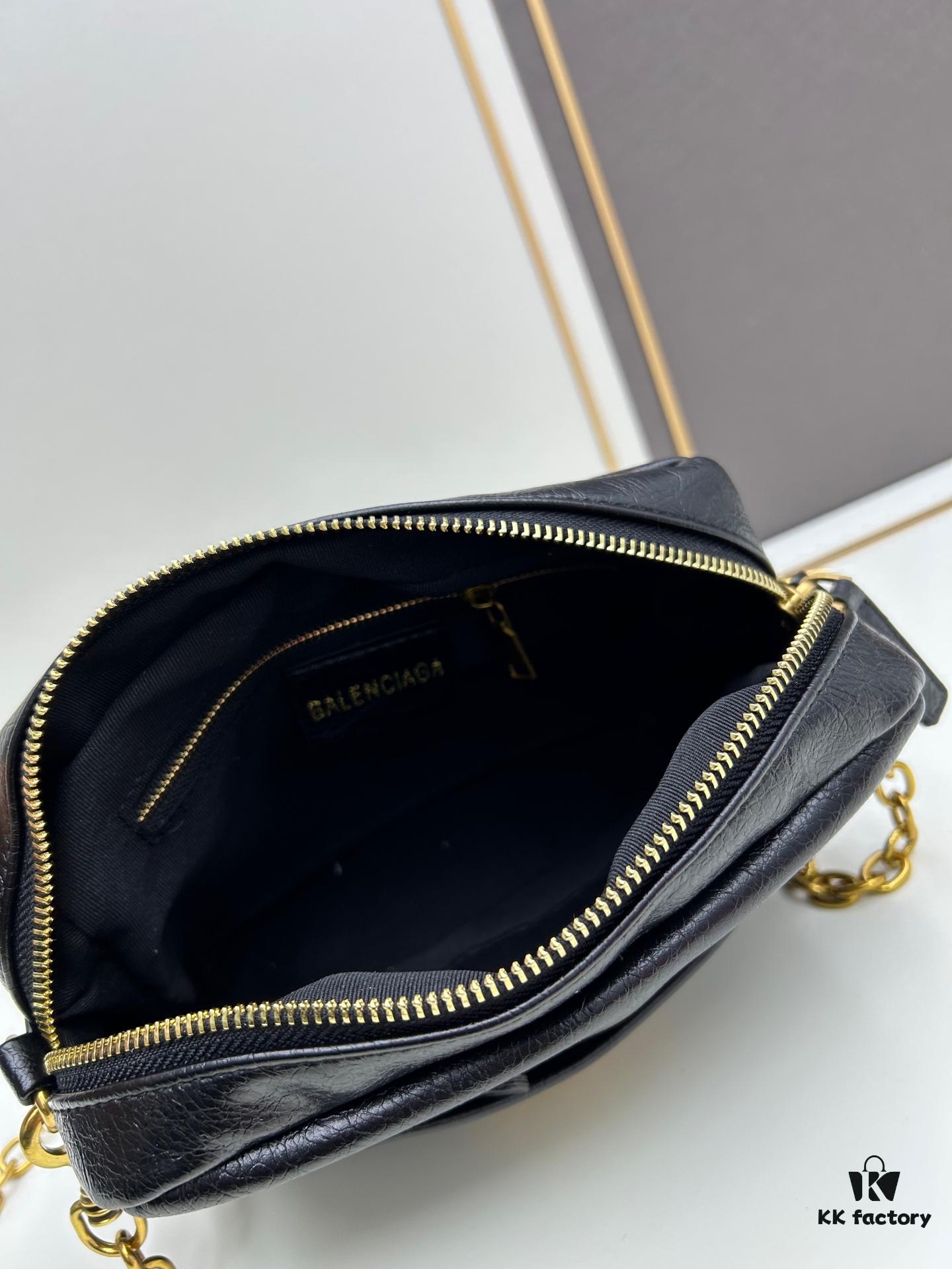 6930db3b6e68136f4d9b1afe Small Size Balenciaga New Camera Bag with Box