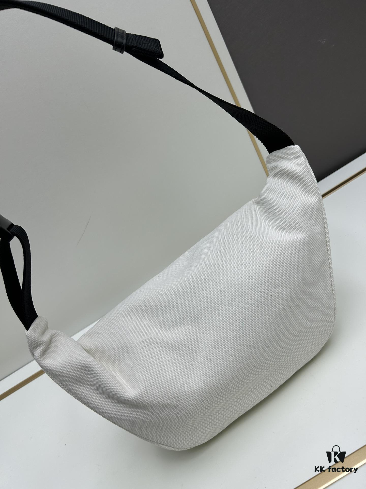 6930dbb26e68136f4d9b1b86 Balenciaga Fashion Waist Bag Makes You the Street Style Star