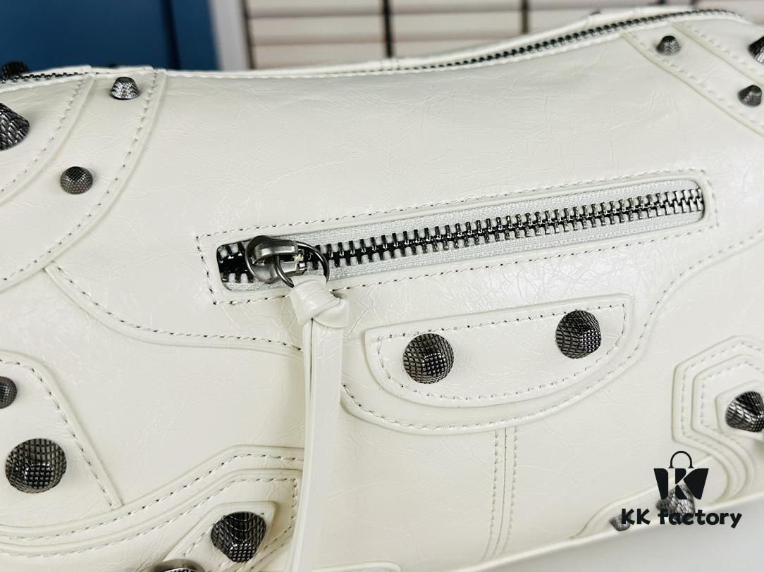 Balenciaga Cagole Duffle Bag – The Perfect Mini Pillow Bag, Stylish and Versatile