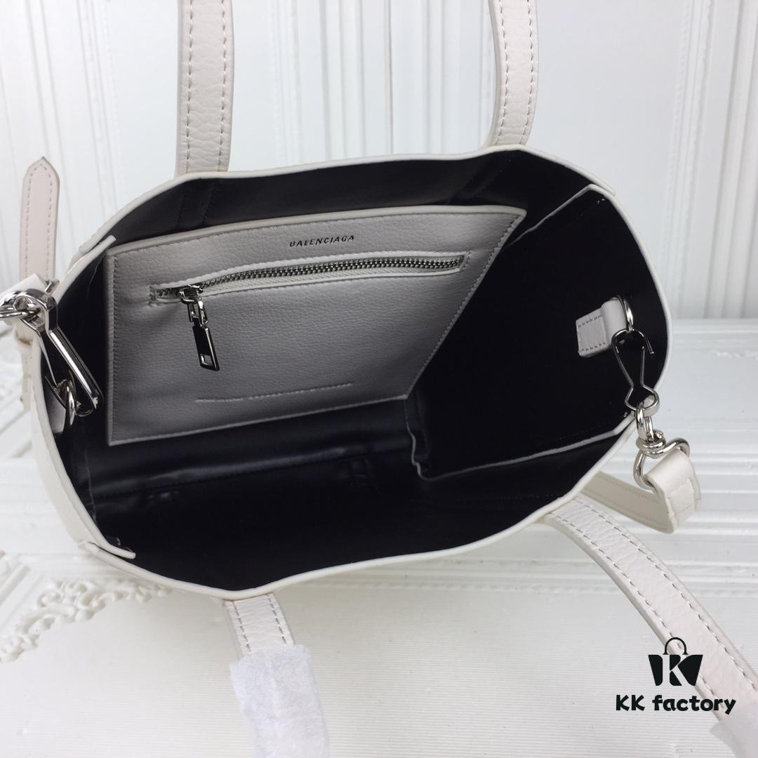 6930dc046e68136f4d9b1c05 Balenciaga B. Everyday Tote Bag Small Size – New Arrival, Stylish and Practical, Made from Italian Imported Calfskin Leather