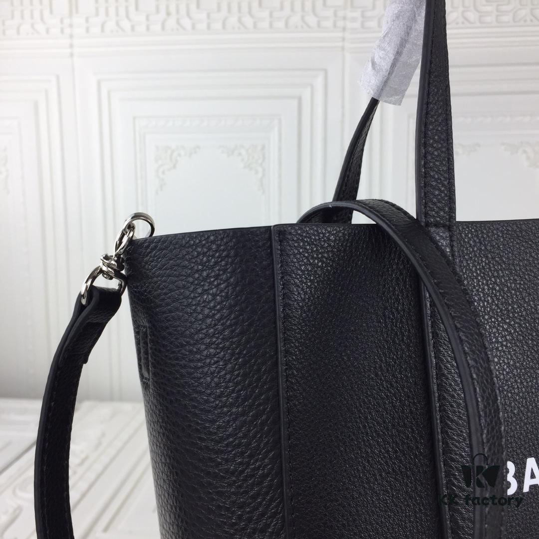 6930dc0c6e68136f4d9b1c13 Balenciaga B. Everyday Tote Bag Large Size – New Arrival, Stylish and Practical