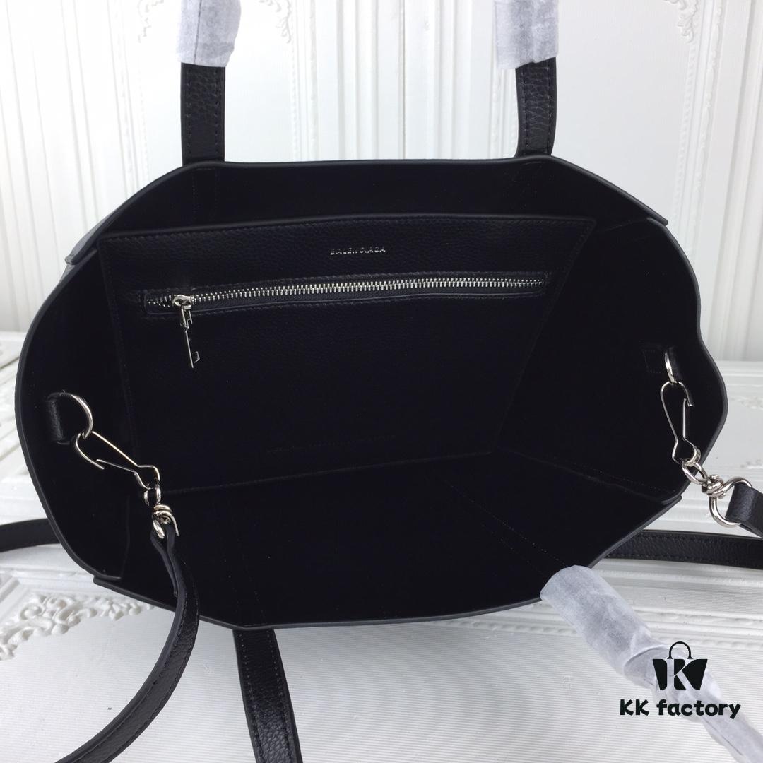 6930dc0d6e68136f4d9b1c15 Balenciaga B. Everyday Tote Bag Large Size – New Arrival, Stylish and Practical