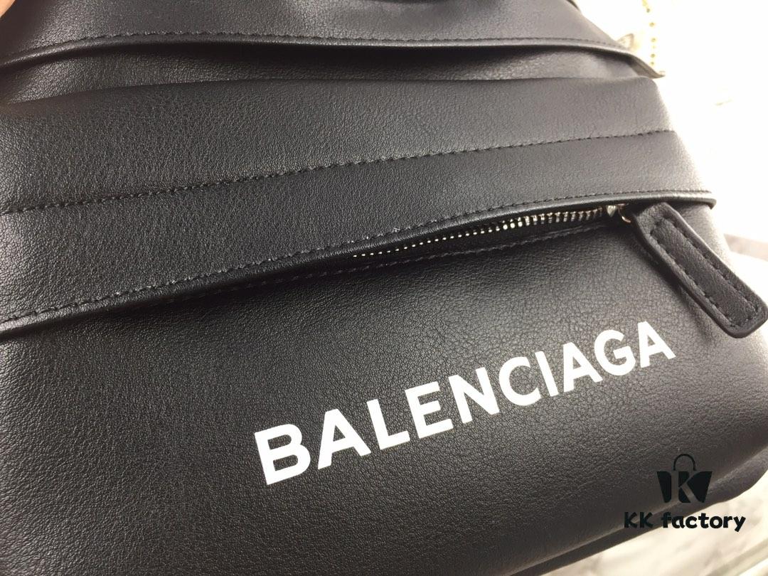 6930dc3d6e68136f4d9b1c61 Original Balenciaga Counter Synchronized Update Crossbody Chest Bag Waist Bag Made of Imported Calfskin Simple Dual-Purpose Bag Can Be Used as Chest Bag or Waist Bag Lightweight and Convenient Size: Top Length 40 - Bottom Length 24 - Height 18 - Width 4
