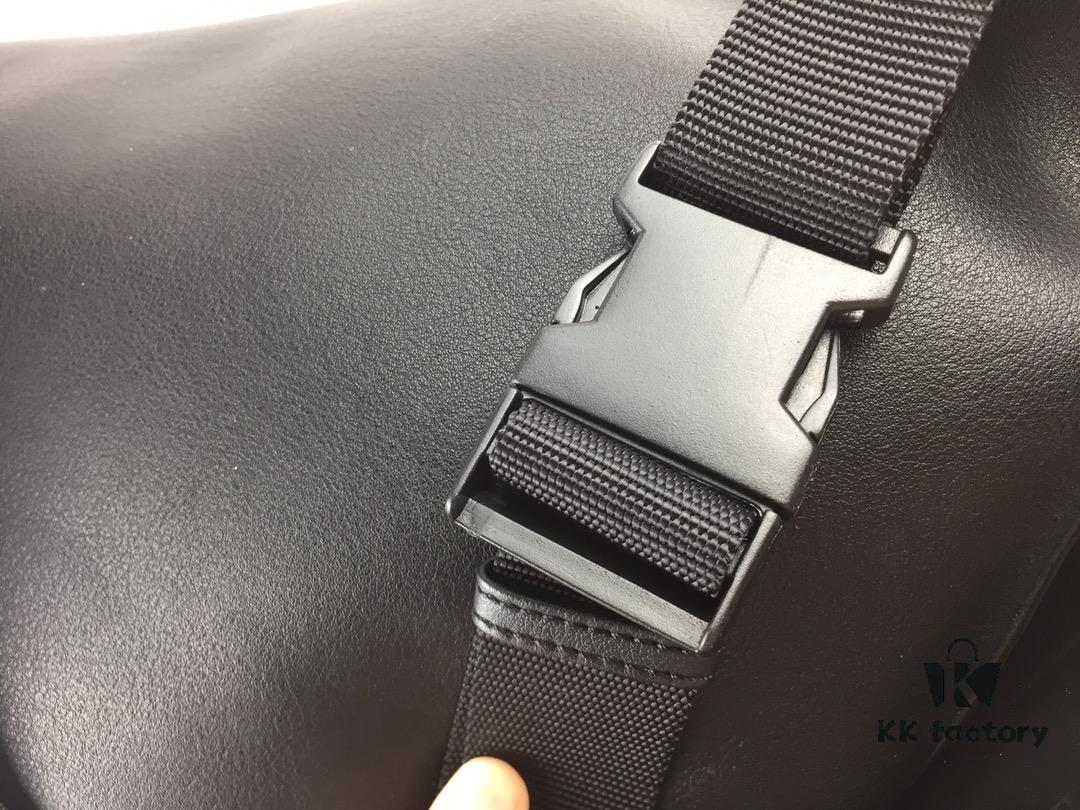 6930dc3d6e68136f4d9b1c62 Original Balenciaga Counter Synchronized Update Crossbody Chest Bag Waist Bag Made of Imported Calfskin Simple Dual-Purpose Bag Can Be Used as Chest Bag or Waist Bag Lightweight and Convenient Size: Top Length 40 - Bottom Length 24 - Height 18 - Width 4