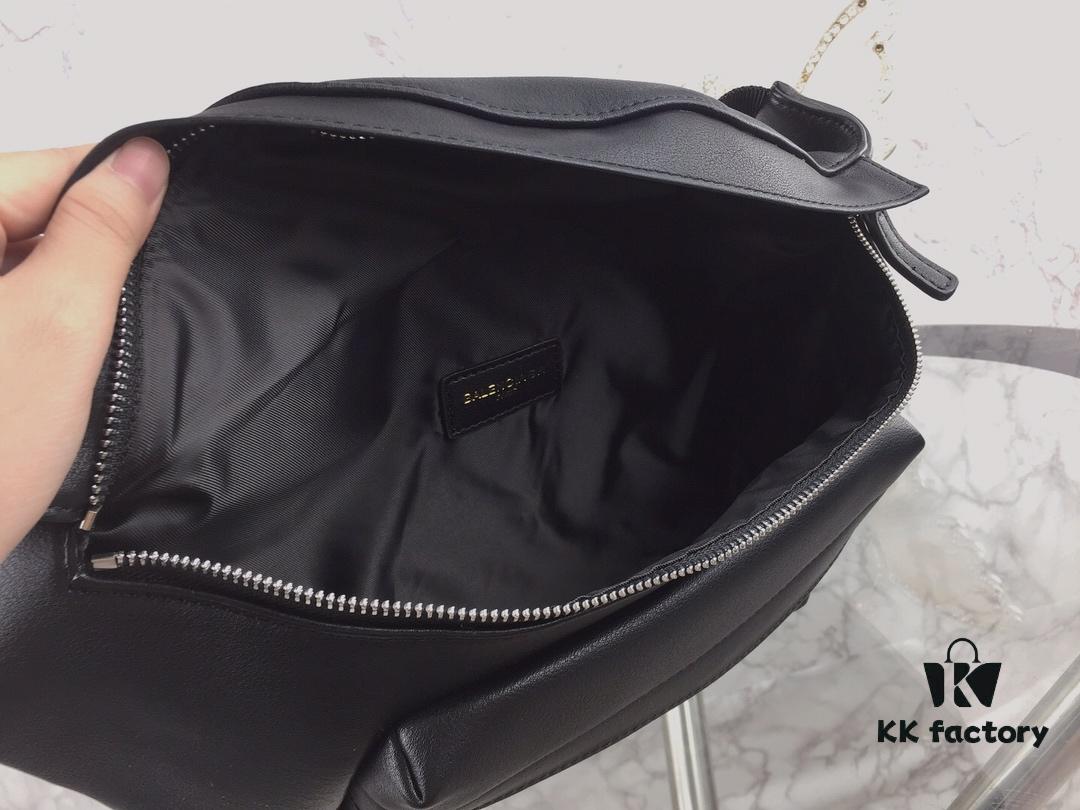 6930dc406e68136f4d9b1c63 Original Balenciaga Counter Synchronized Update Crossbody Chest Bag Waist Bag Made of Imported Calfskin Simple Dual-Purpose Bag Can Be Used as Chest Bag or Waist Bag Lightweight and Convenient Size: Top Length 40 - Bottom Length 24 - Height 18 - Width 4