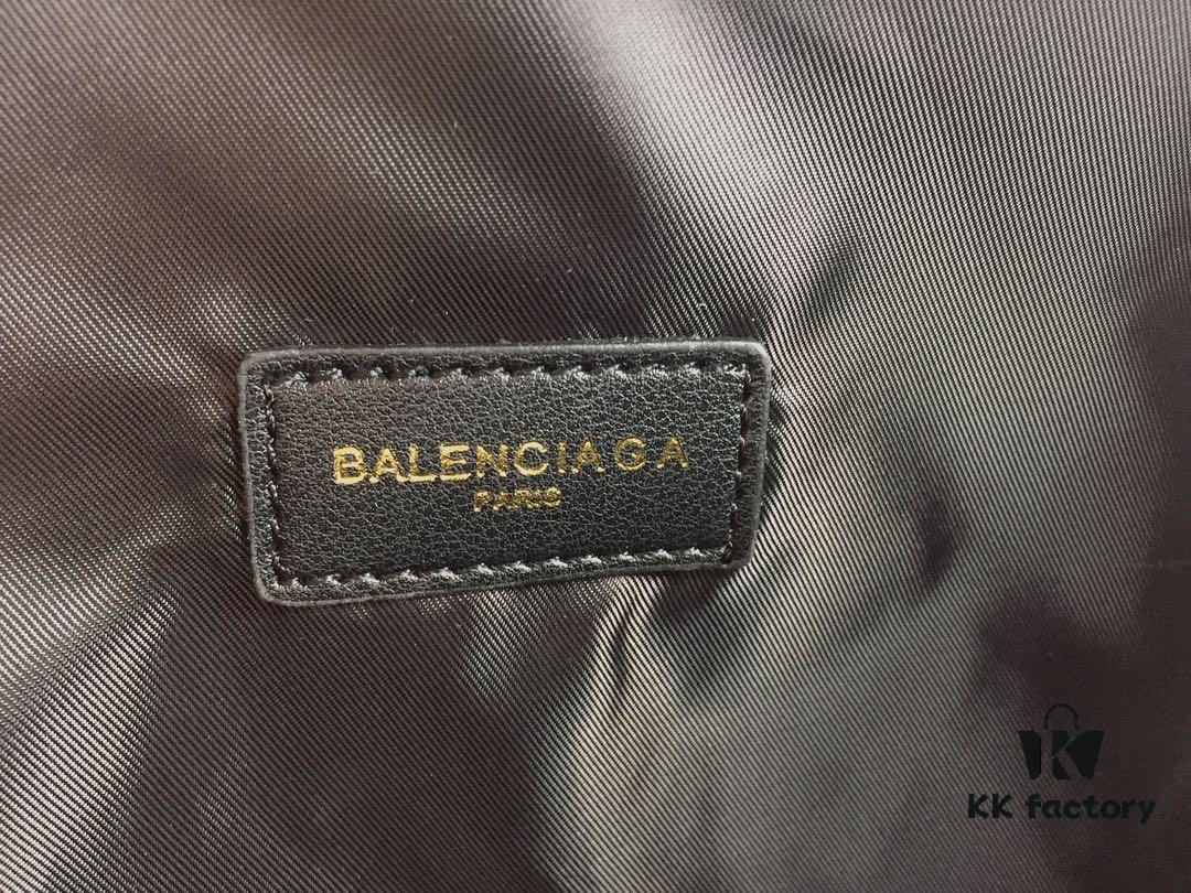 6930dc426e68136f4d9b1c66 Original Balenciaga Counter Synchronized Update Crossbody Chest Bag Waist Bag Made of Imported Calfskin Simple Dual-Purpose Bag Can Be Used as Chest Bag or Waist Bag Lightweight and Convenient Size: Top Length 40 - Bottom Length 24 - Height 18 - Width 4