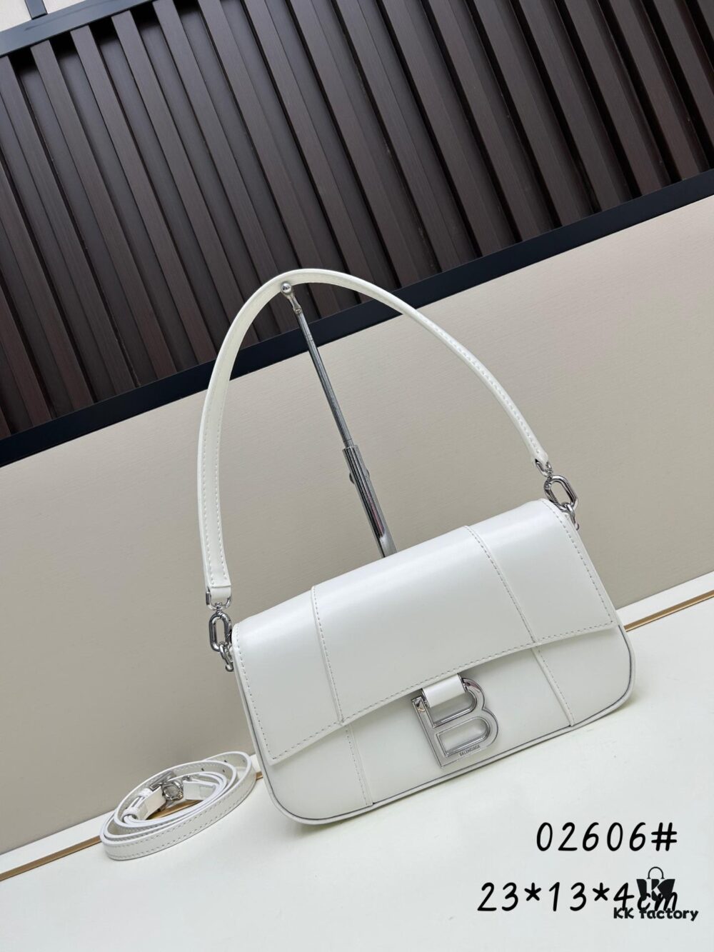 6930dc646e68136f4d9b1c8d Balenciaga Model: H02606, Size 23x13x4cm, Full-Grain Leather, 2025 New Arrival Unique Design Bag for Early Risers