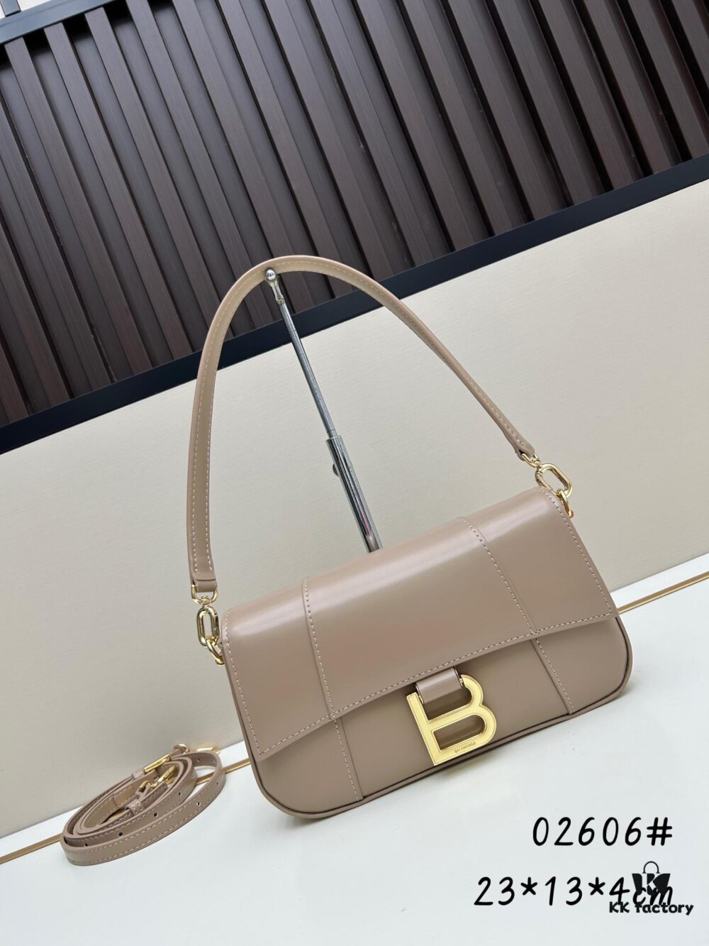 6930dc666e68136f4d9b1c90 Balenciaga Paris H02606, Size 23x13x4cm, Full-Grain Leather, 2025 New Arrival Niche Bag