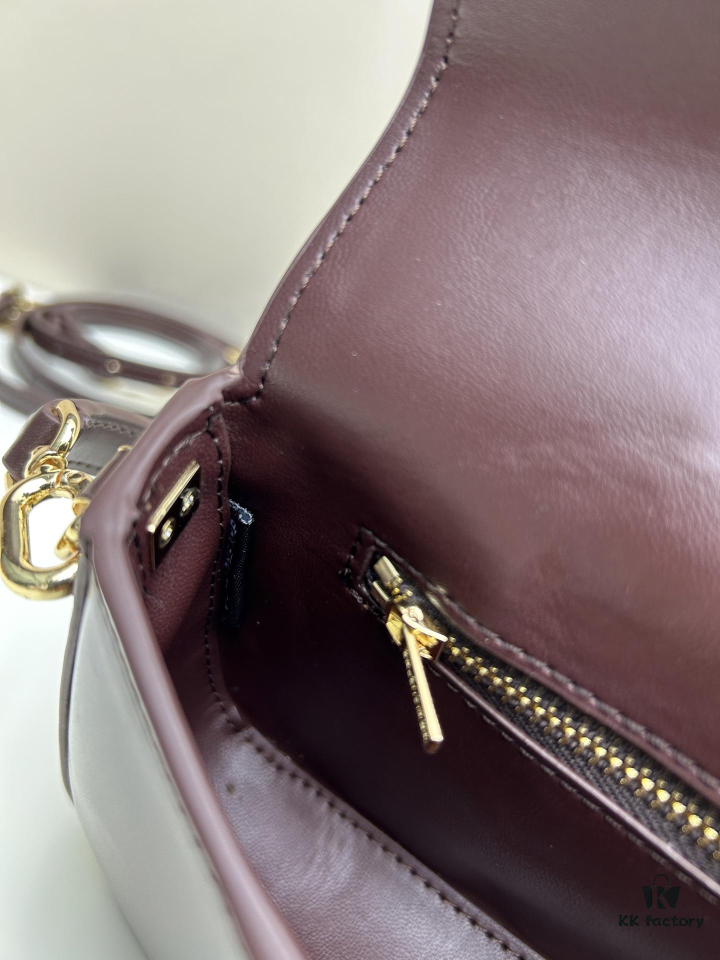 6930dc8d6e68136f4d9b1cb7 Luxury Gift Box 🎁, Balenciaga H02606 Model, 23x13x4cm, Full-Grain Leather, 2025 New Arrival Niche Bag 🛍️ Essential for Early Risers