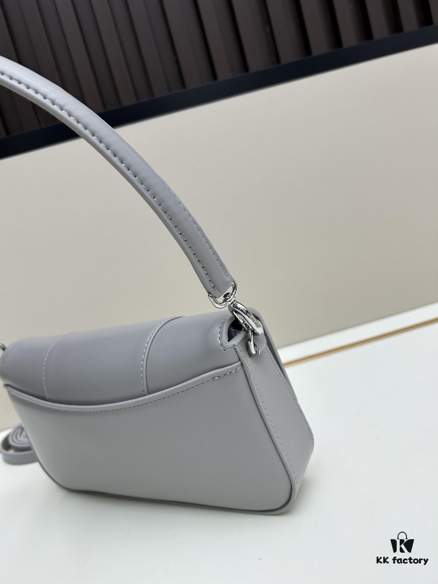 6930dc966e68136f4d9b1cbf Balenciaga H02606, 23x13x4cm, Full-Grain Leather, 2025 New Arrival Rare Bag with Gift Box