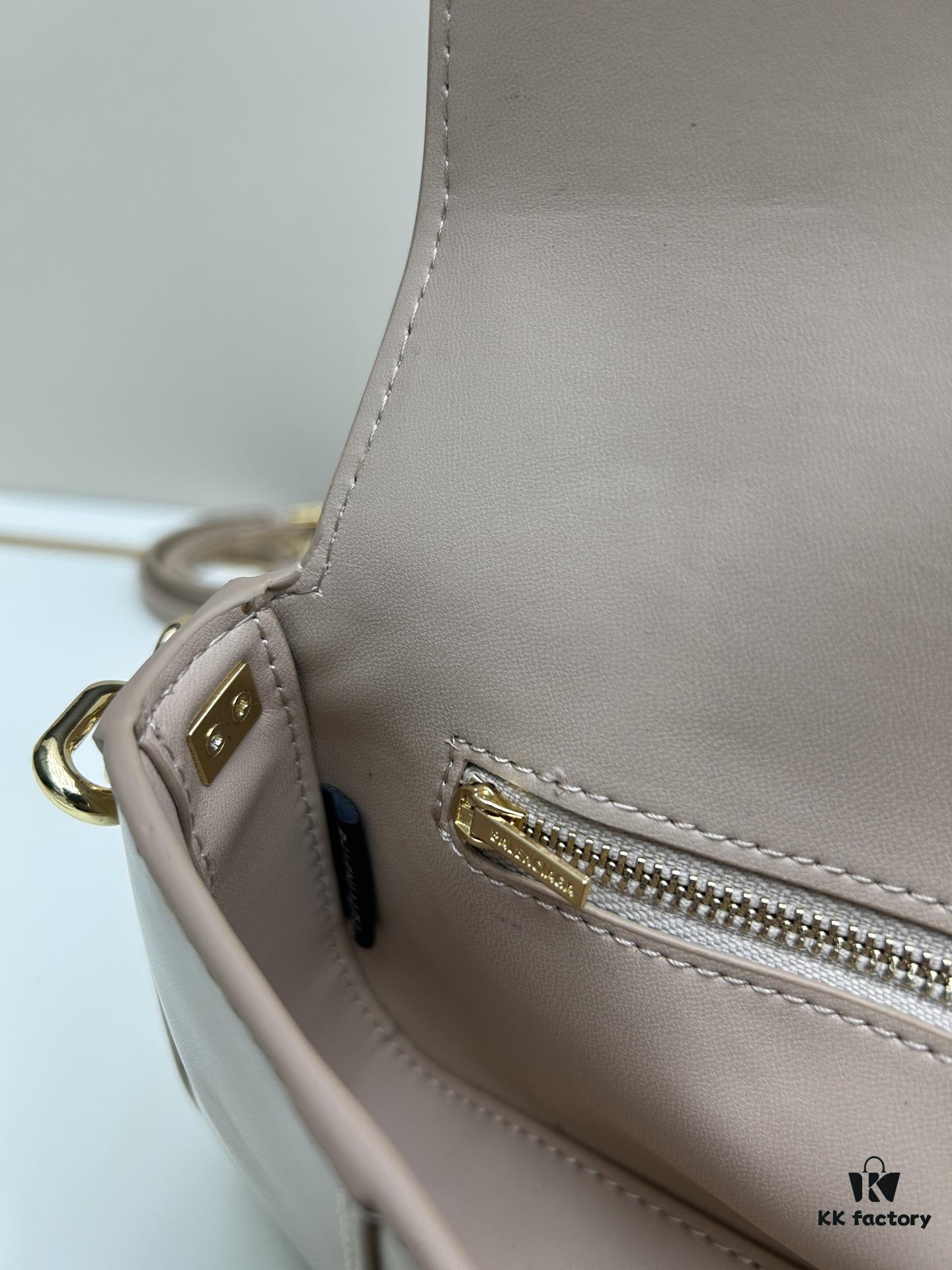 6930dc966e68136f4d9b1cc0 Balenciaga Paris H02606, Size 23x13x4cm, Full-Grain Leather, 2025 New Arrival Niche Bag