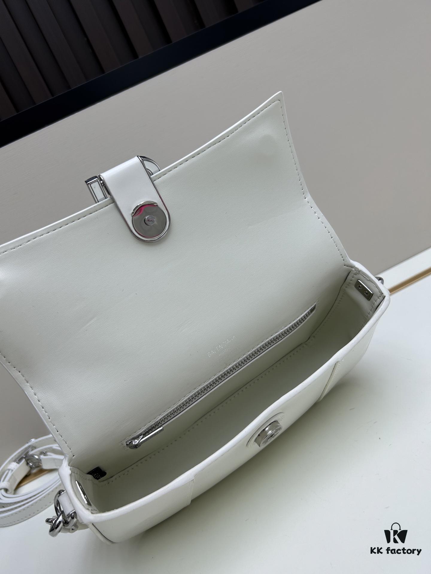 6930dca46e68136f4d9b1cd1 Balenciaga Model: H02606, Size 23x13x4cm, Full-Grain Leather, 2025 New Arrival Unique Design Bag for Early Risers