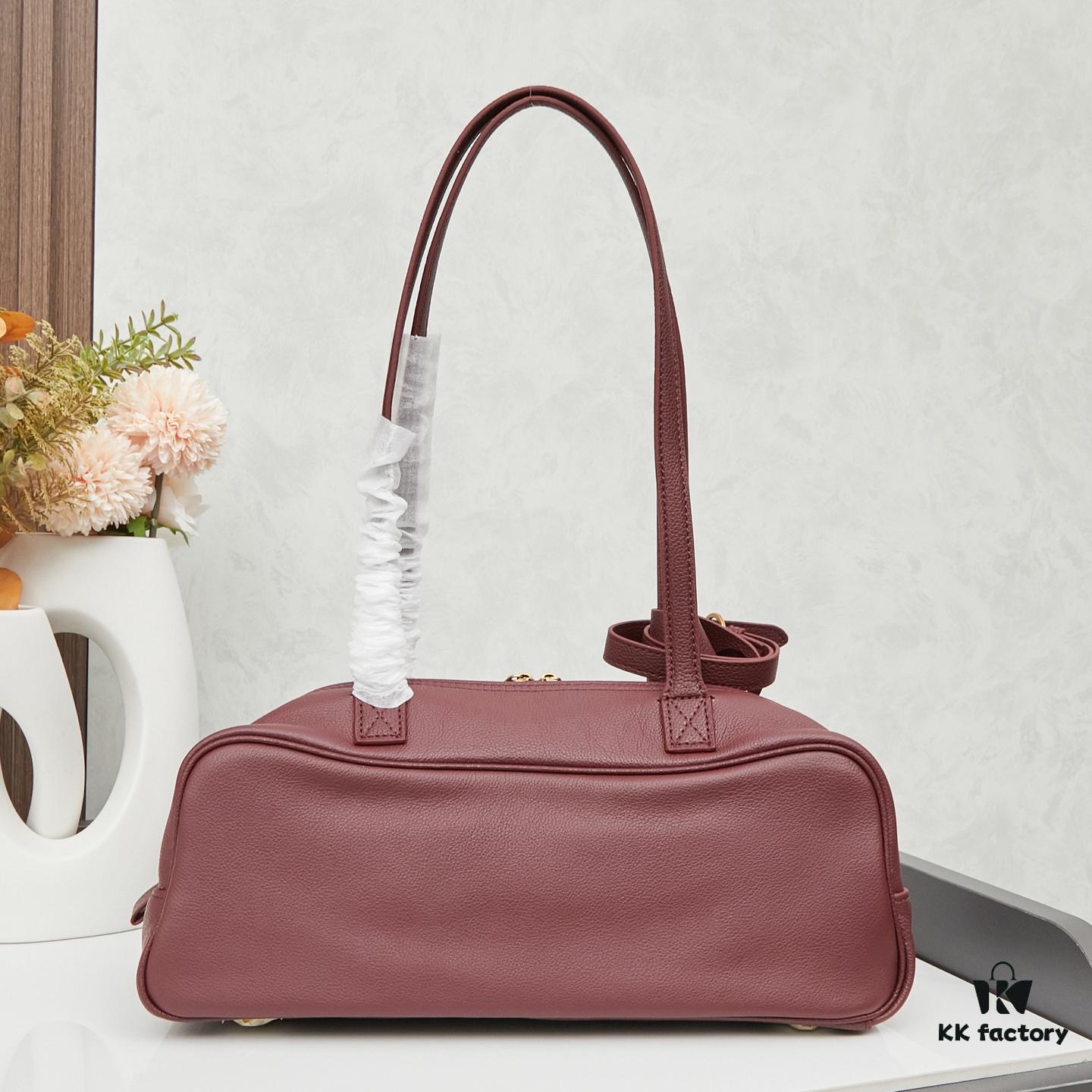 6930dccd6e68136f4d9b1cfe Small Size 💰 Balenciaga—Carrie Bowling Bag 🎳