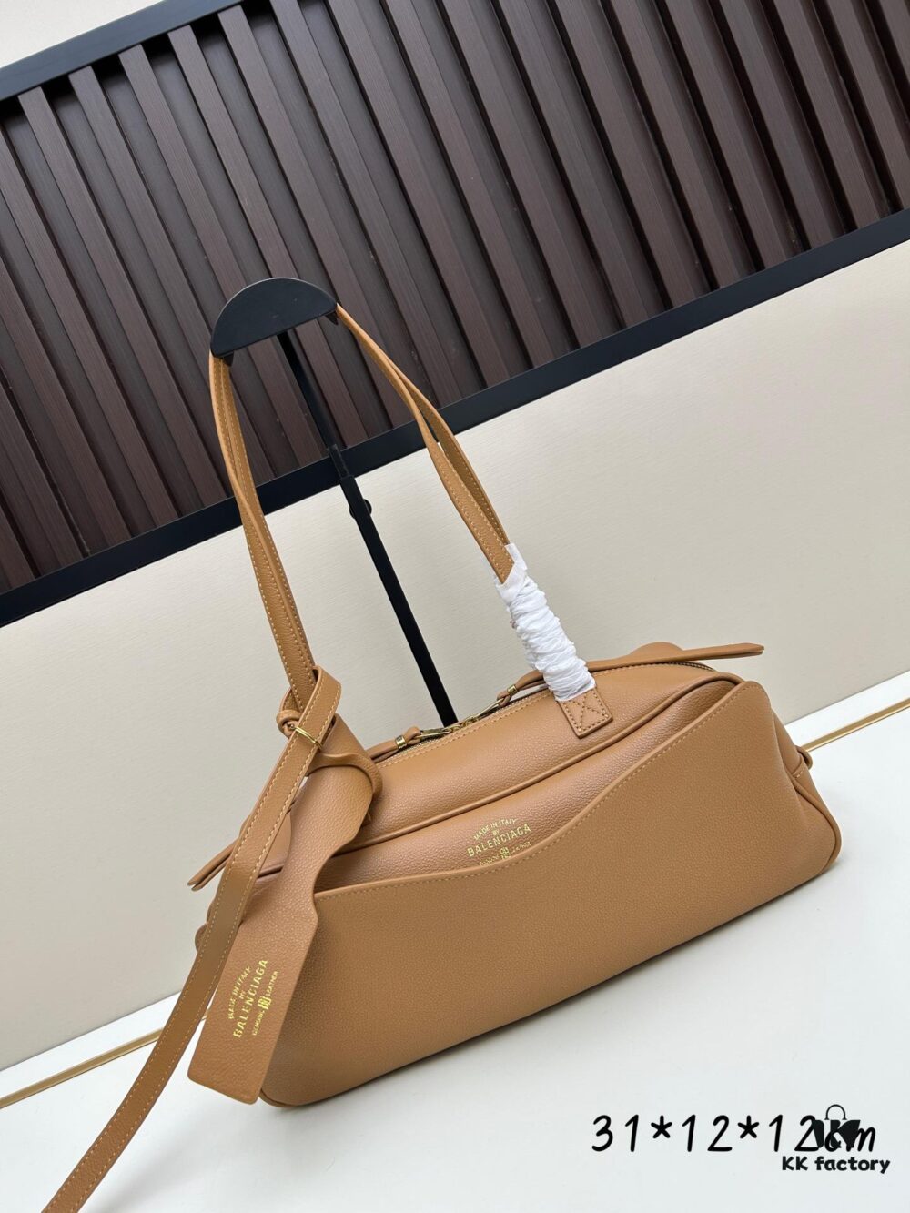 6930dcde6e68136f4d9b1d18 Gift Box Included 🎁, Balenciaga 30.9X11.9X11.9cm Genuine Leather Tote Bag, 2025 New Arrival Niche Style, Must-Have for Early Risers 🛍️