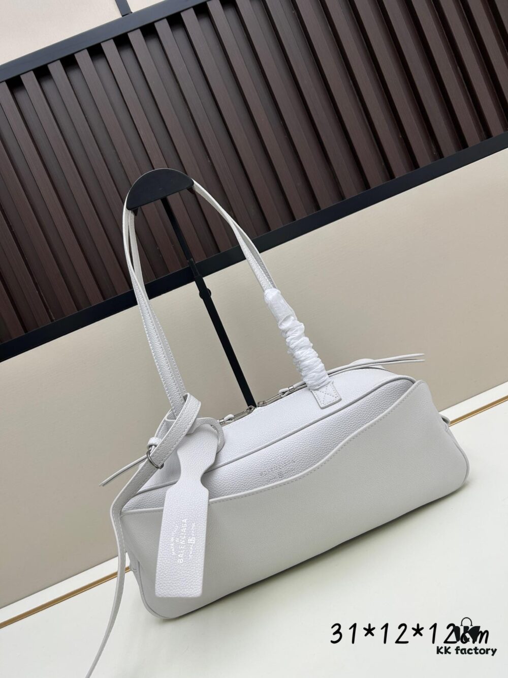 6930dcde6e68136f4d9b1d19 Gift Box Included 🎁, Balenciaga Size 30.9X11.9X11.9cm, Full-Grain Leather Material, 2025 New Minimalist Tote Bag 🛍️ Essential for Early Risers
