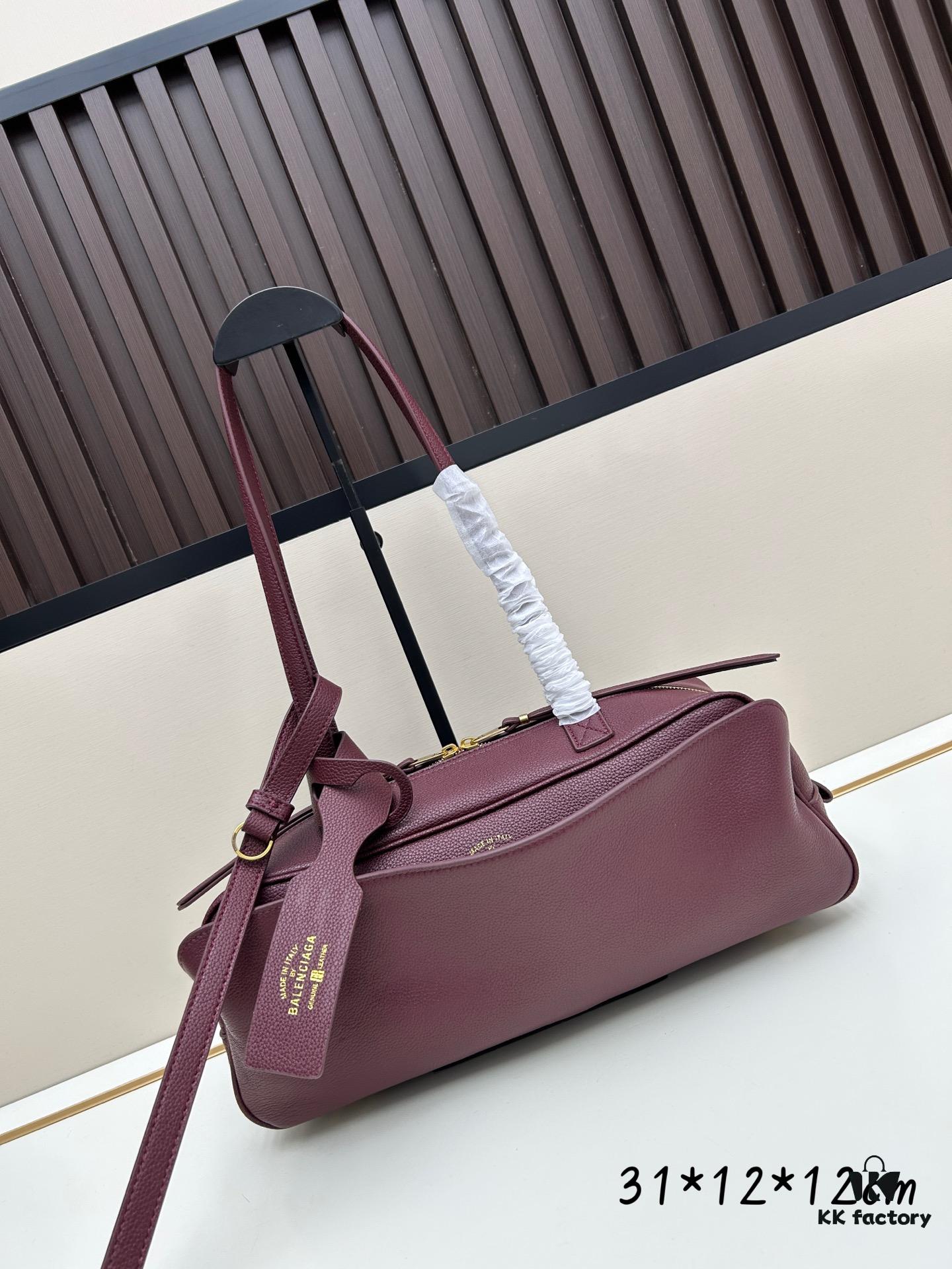 6930dcdf6e68136f4d9b1d1b Gift Box Included 🎁, Balenciaga Size 30.9X11.9X11.9cm, Full-Grain Leather Material, 2025 New Minimalist Tote Bag 🛍️ Essential for Early Risers