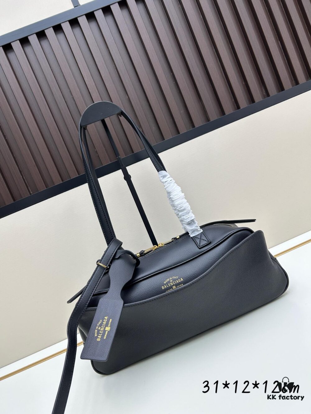 6930dcdf6e68136f4d9b1d1e Gift Box Included 🎁, Balenciaga Size 30.9X11.9X11.9cm, Full-Grain Leather, 2025 New Niche Tote Bag 🛍️ Essential for Early Risers
