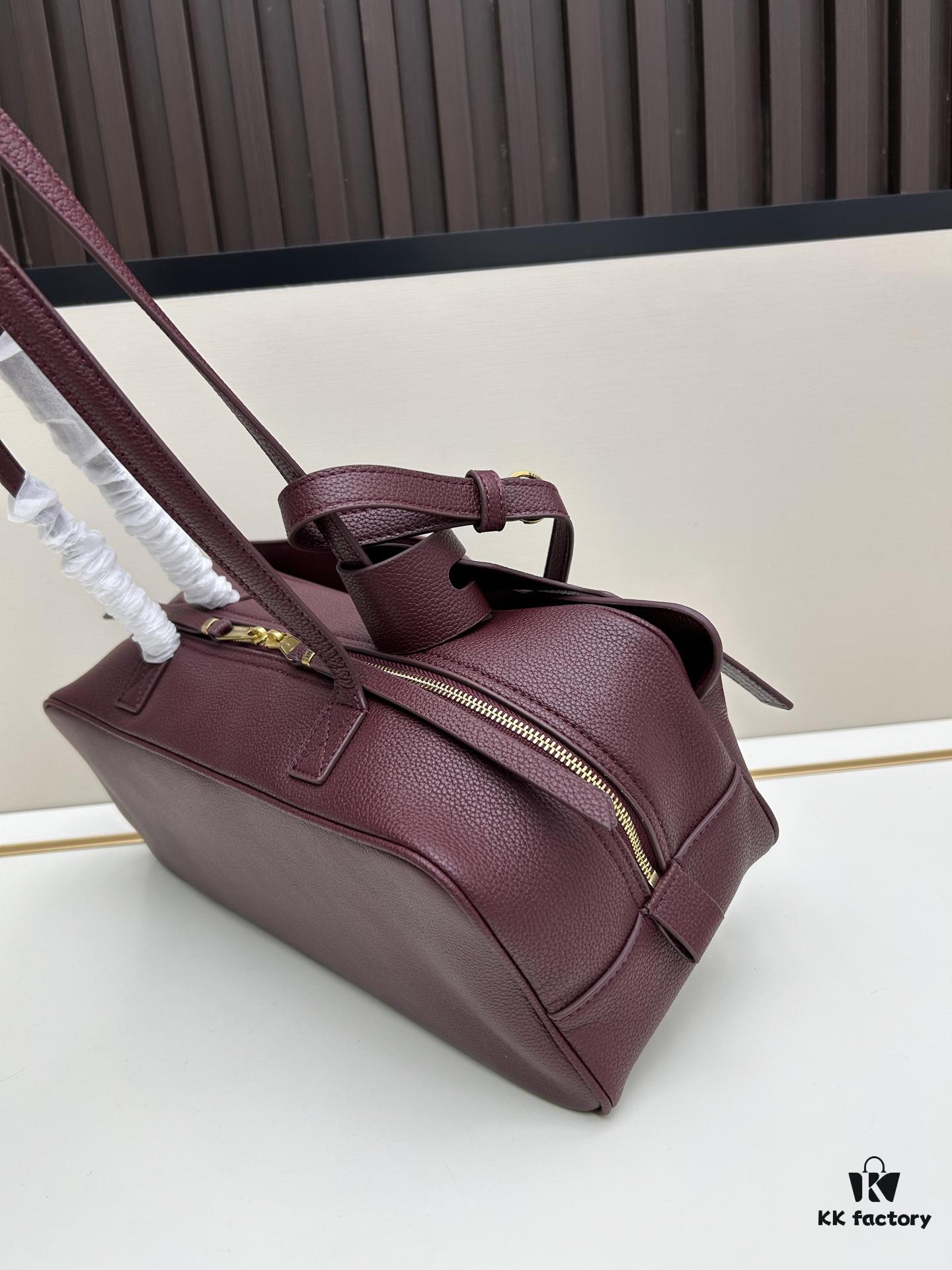 6930dcec6e68136f4d9b1d2d Gift Box Included 🎁, Balenciaga Size 30.9X11.9X11.9cm, Full-Grain Leather Material, 2025 New Minimalist Tote Bag 🛍️ Essential for Early Risers