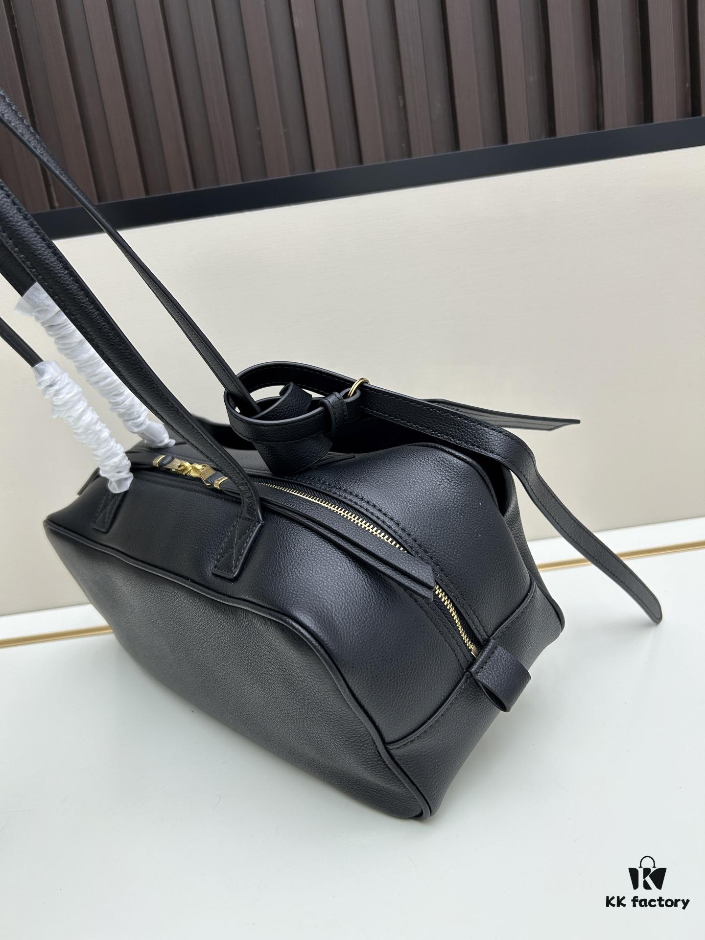 6930dced6e68136f4d9b1d30 Gift Box Included 🎁, Balenciaga Size 30.9X11.9X11.9cm, Full-Grain Leather, 2025 New Niche Tote Bag 🛍️ Essential for Early Risers