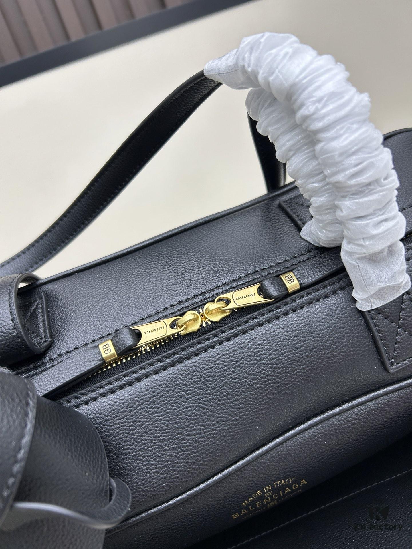 6930dcee6e68136f4d9b1d32 Gift Box Included 🎁, Balenciaga Size 30.9X11.9X11.9cm, Full-Grain Leather, 2025 New Niche Tote Bag 🛍️ Essential for Early Risers