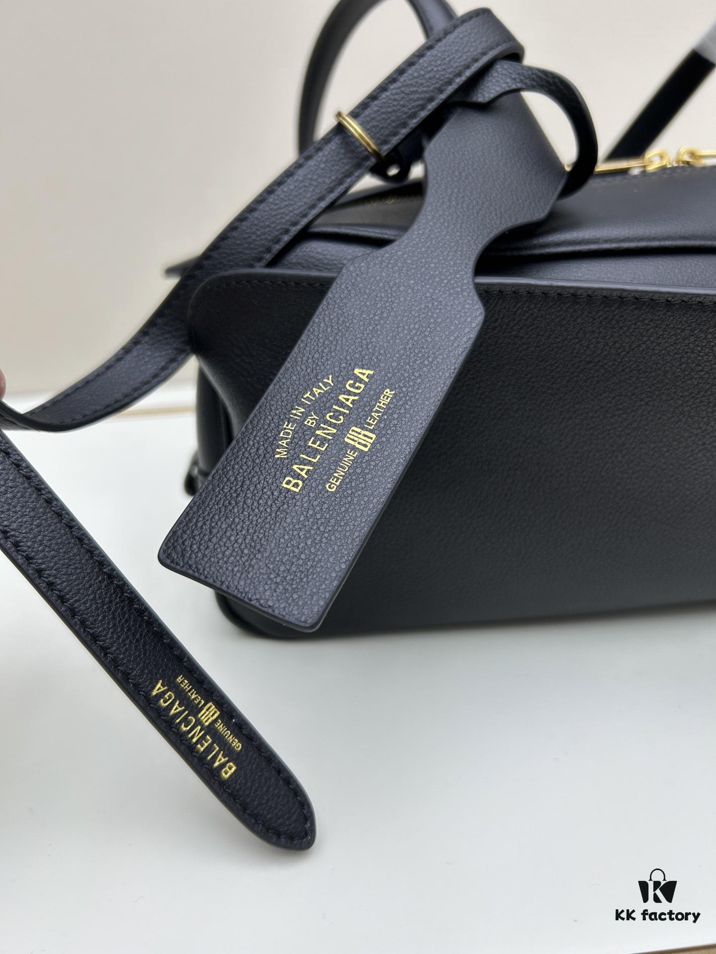 6930dcee6e68136f4d9b1d33 Gift Box Included 🎁, Balenciaga Size 30.9X11.9X11.9cm, Full-Grain Leather, 2025 New Niche Tote Bag 🛍️ Essential for Early Risers