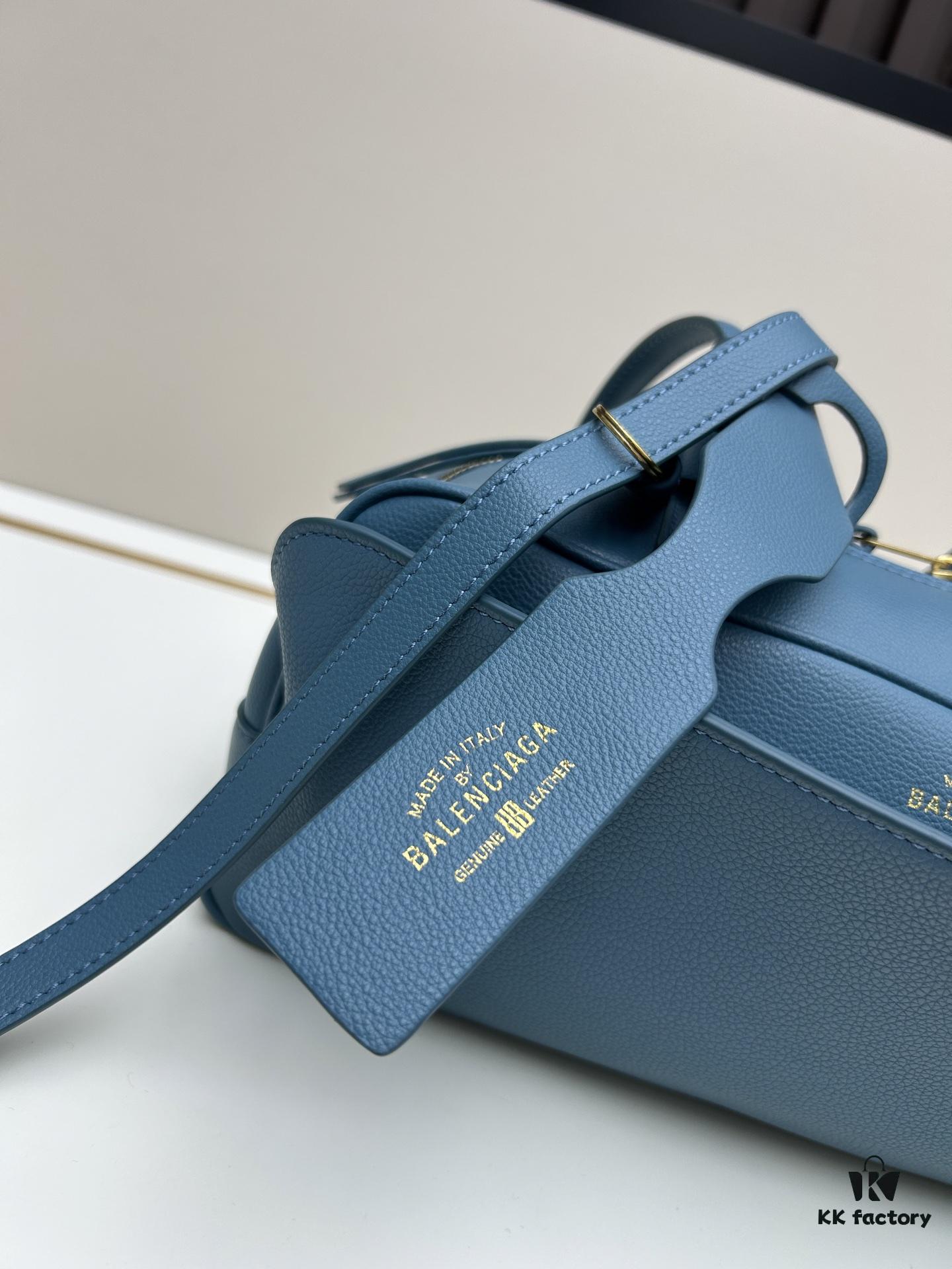 6930dcf56e68136f4d9b1d39 Gift Box Included 🎁, Balenciaga Size 30.9X11.9X11.9cm, Full-Grain Leather Material, 2025 New Minimalist Tote Bag 🛍️ Essential for Early Risers