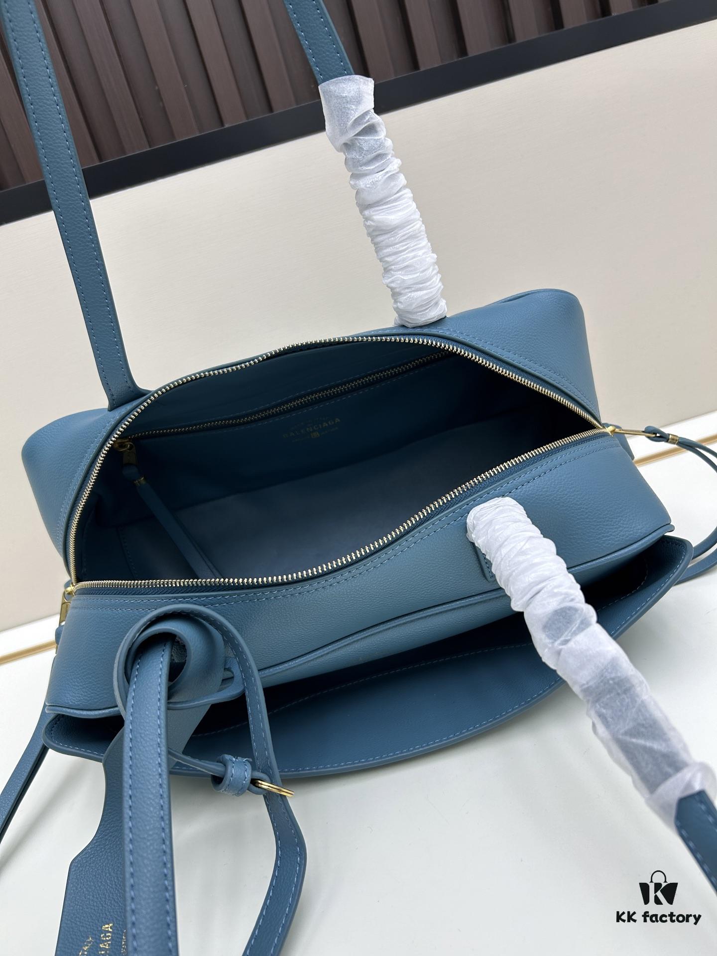 6930dcf76e68136f4d9b1d3e Gift Box Included 🎁, Balenciaga Size 30.9X11.9X11.9cm, Full-Grain Leather Material, 2025 New Minimalist Tote Bag 🛍️ Essential for Early Risers
