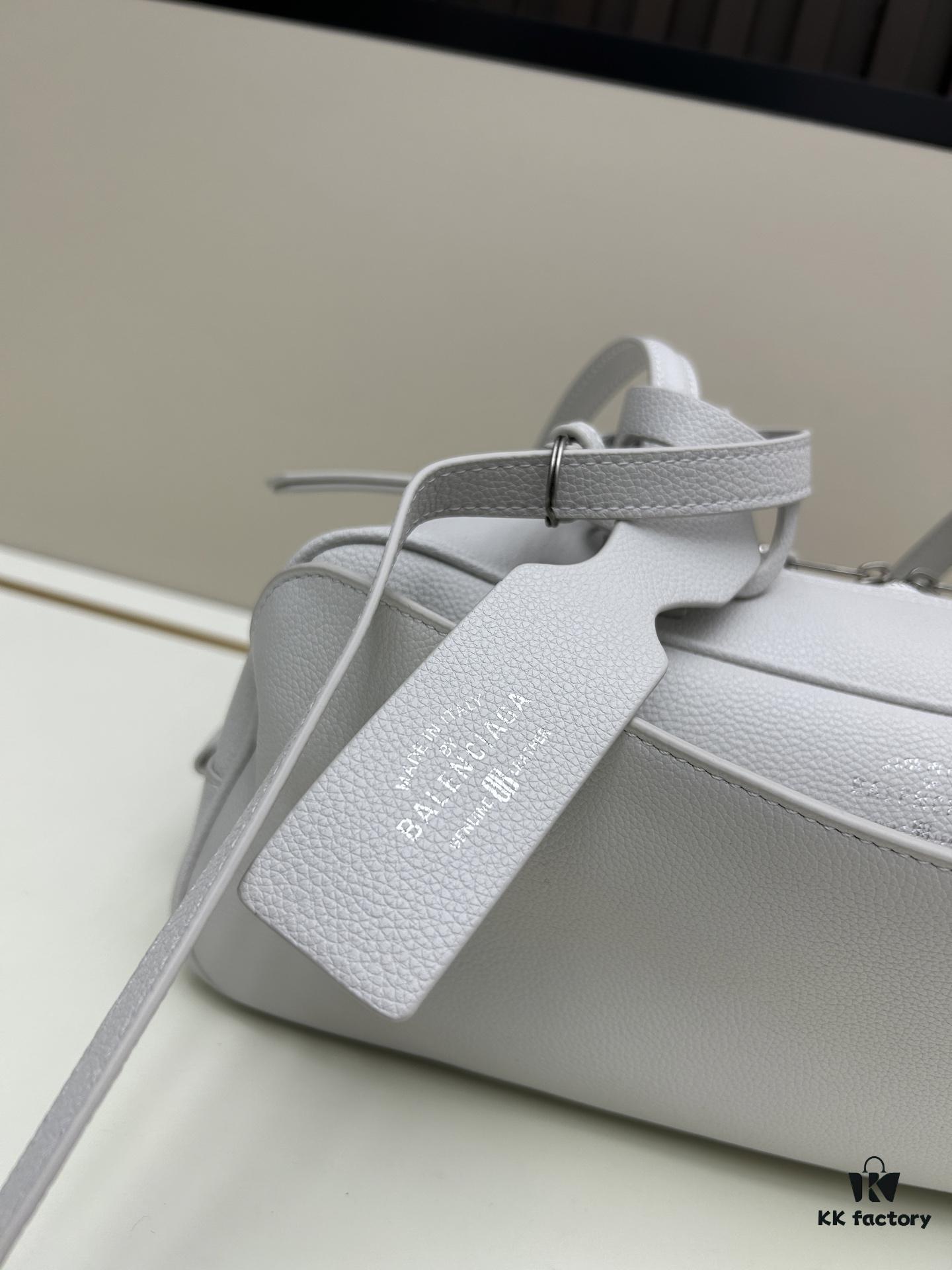 6930dcfc6e68136f4d9b1d43 Gift Box Included 🎁, Balenciaga Size 30.9X11.9X11.9cm, Full-Grain Leather Material, 2025 New Minimalist Tote Bag 🛍️ Essential for Early Risers