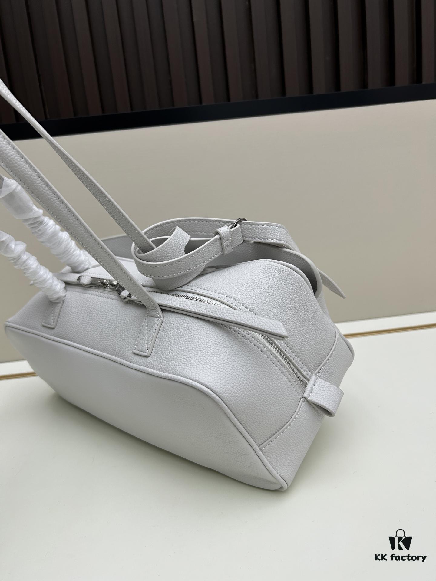 6930dcfc6e68136f4d9b1d46 Gift Box Included 🎁, Balenciaga Size 30.9X11.9X11.9cm, Full-Grain Leather Material, 2025 New Minimalist Tote Bag 🛍️ Essential for Early Risers