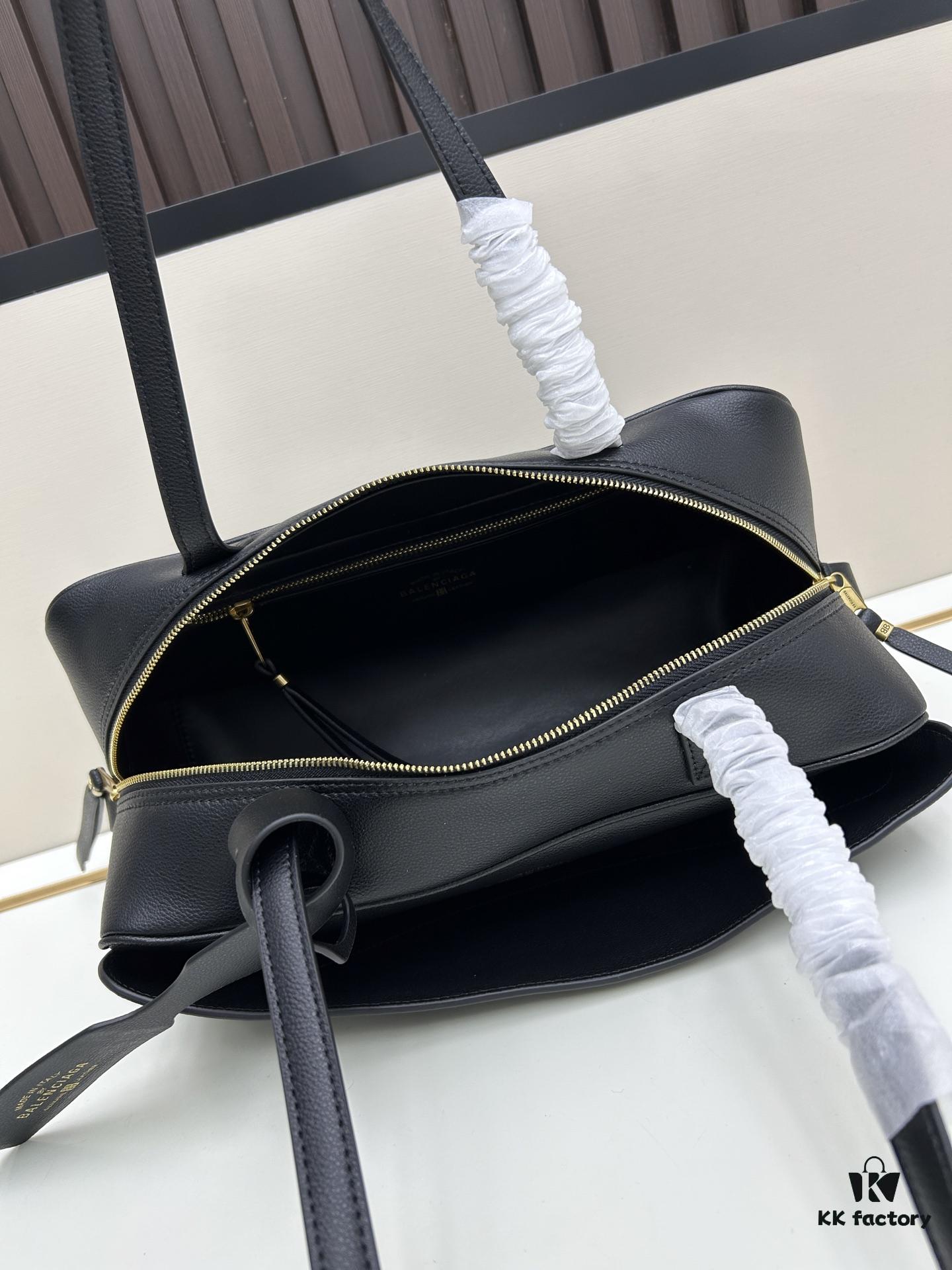 6930dd0b6e68136f4d9b1d57 Gift Box Included 🎁, Balenciaga Size 30.9X11.9X11.9cm, Full-Grain Leather, 2025 New Niche Tote Bag 🛍️ Essential for Early Risers