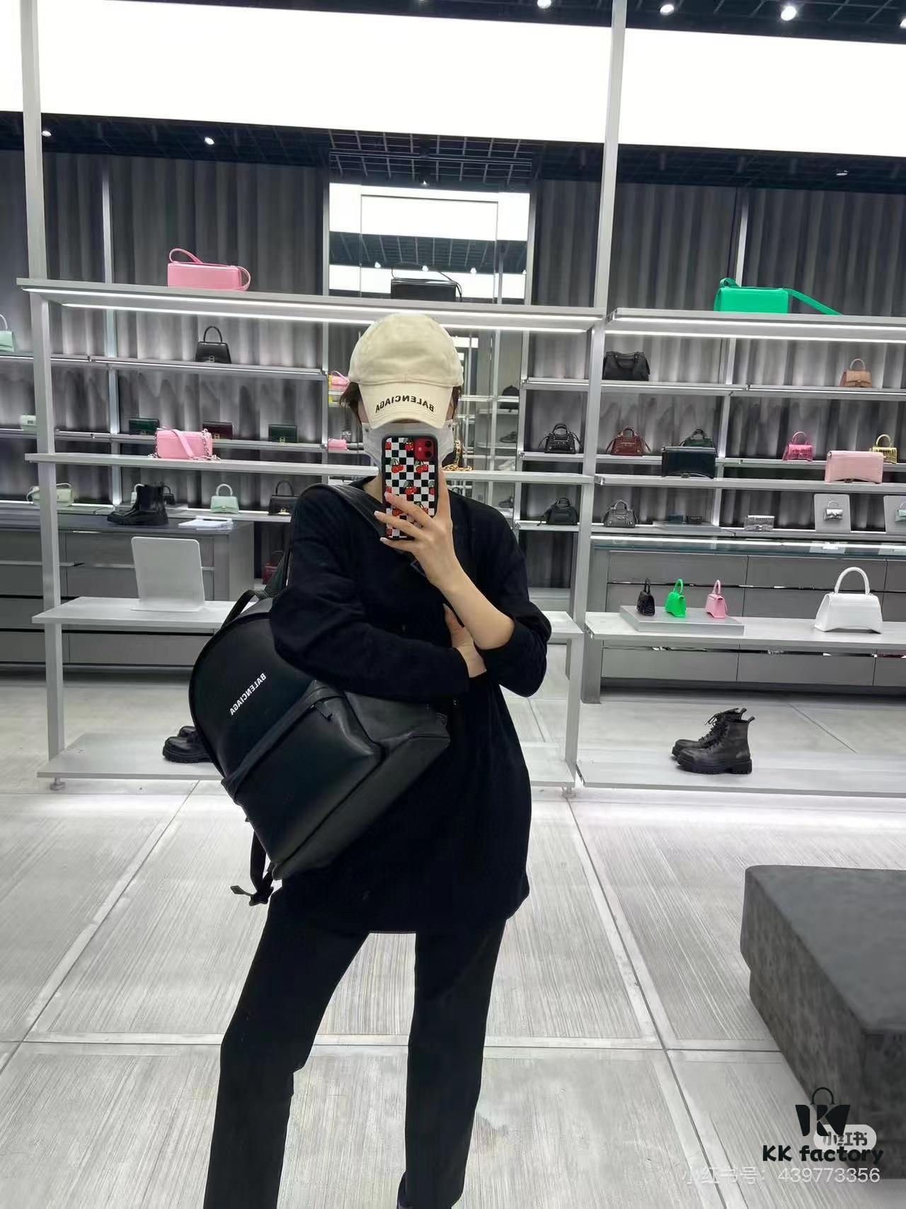 6930dd3e6e68136f4d9b1d95 Balenciaga Everyday Backpack