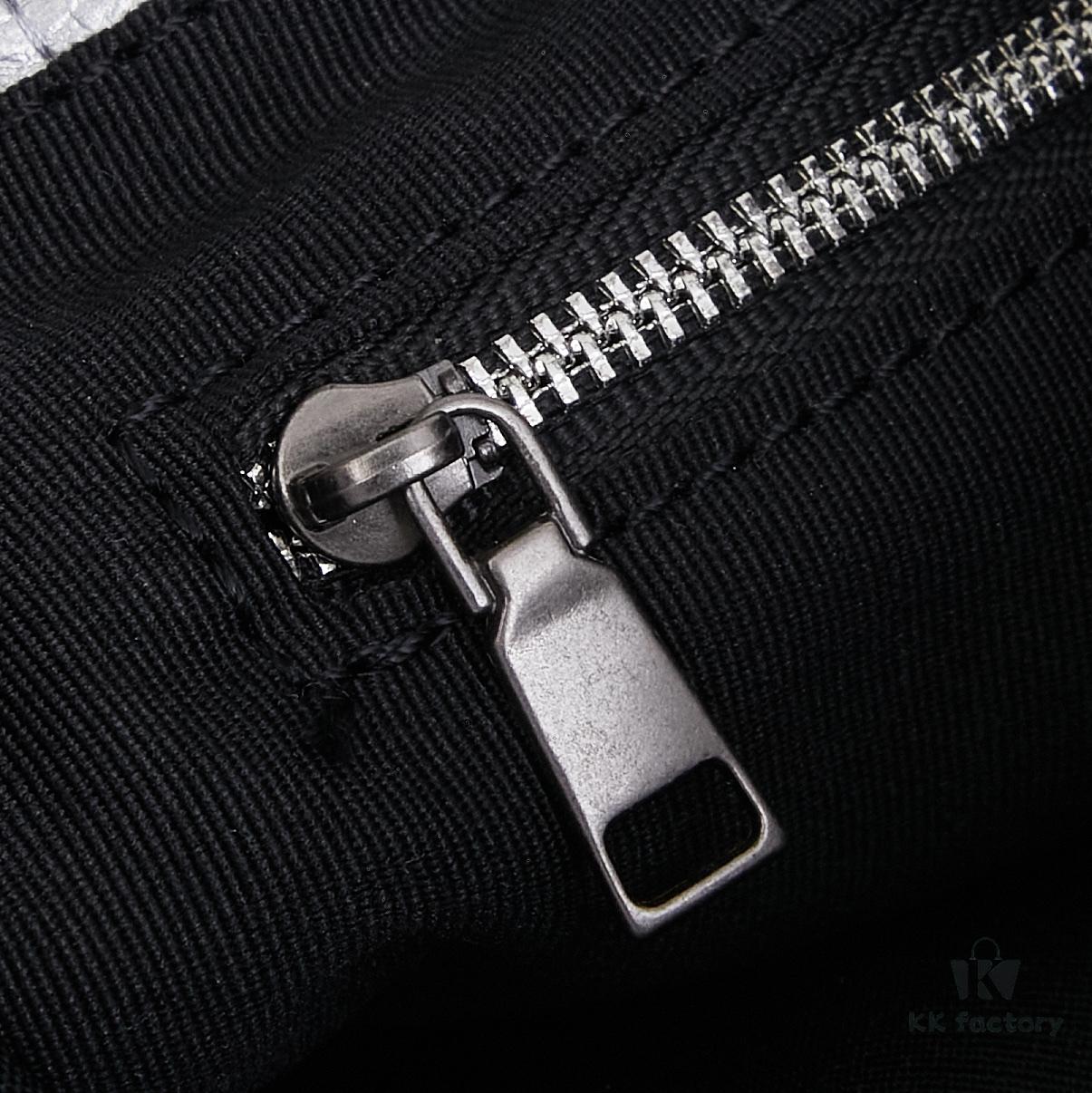 6930dd936e68136f4d9b1e09 Small Size BALENCIAGA MONACO Handheld Shoulder Bag
