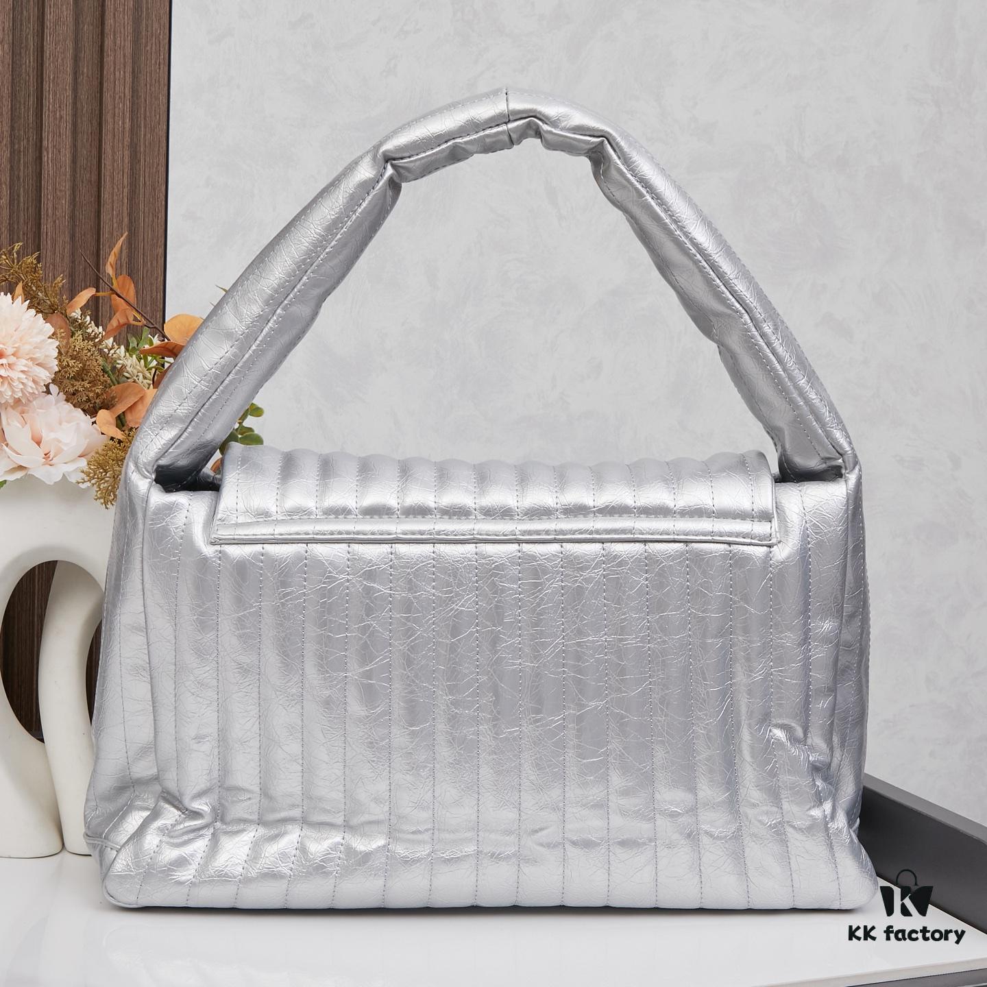 6930dd986e68136f4d9b1e0d Large BALENCIAGA MONACO Handheld Shoulder Bag