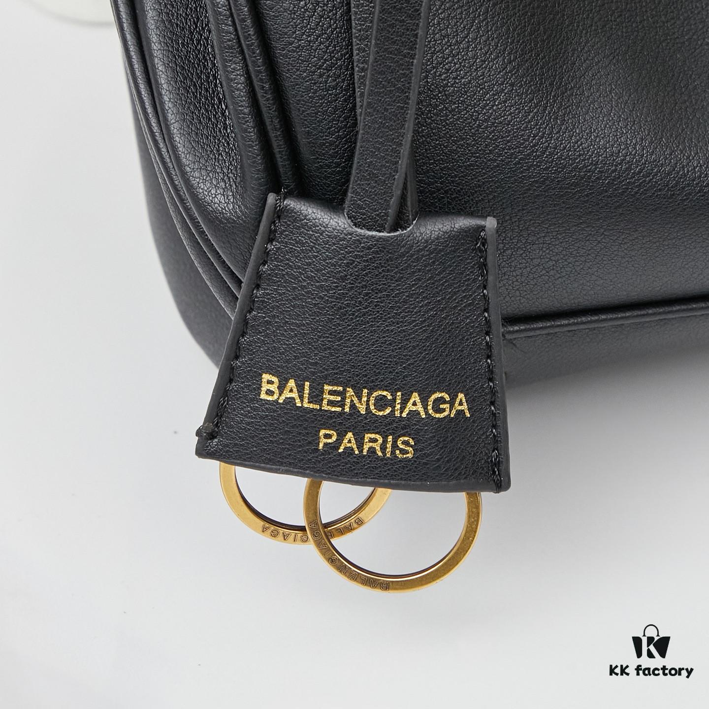 6930deb26e68136f4d9b1f50 Small Rodeo Bag in Smooth Black Calfskin with Box | BALENCIAGA Paris