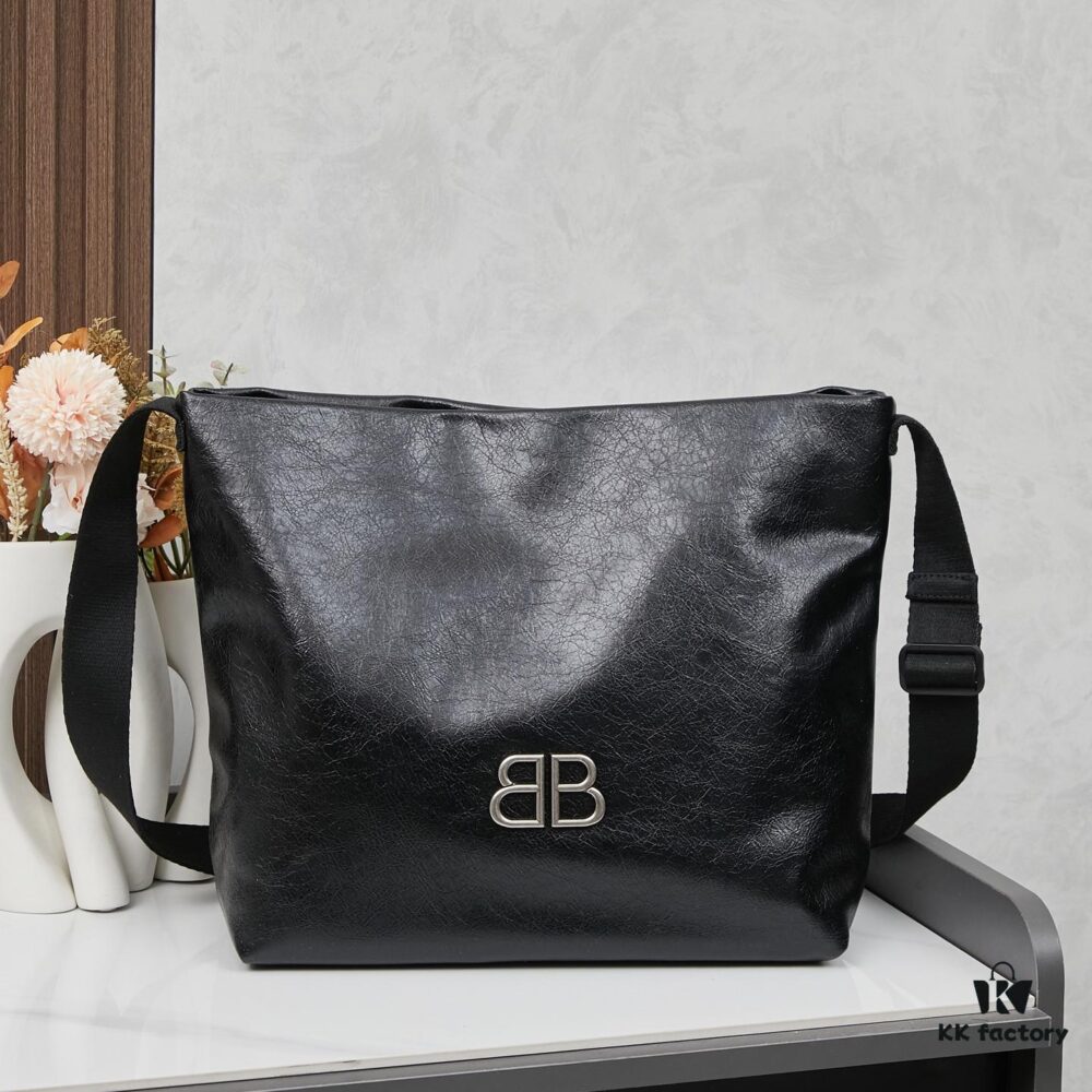 6930dfd06e68136f4d9b20f2 Balenciaga Monaco Medium Hobo Bag