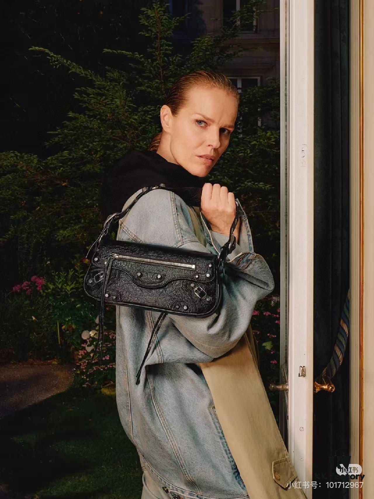 6930e0b66e68136f4d9b2239 Balenciaga Le Cagole New Sling Bag - Italian Imported Leather, Minimalist Design, Practical Size 28x15x5