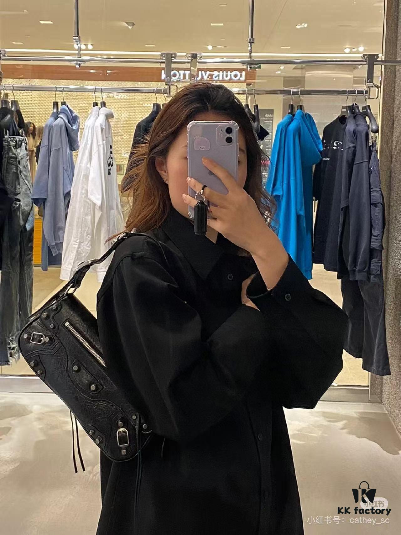 6930e0b86e68136f4d9b223b Balenciaga Le Cagole New Sling Bag - Italian Imported Leather, Minimalist Design, Practical Size 28x15x5