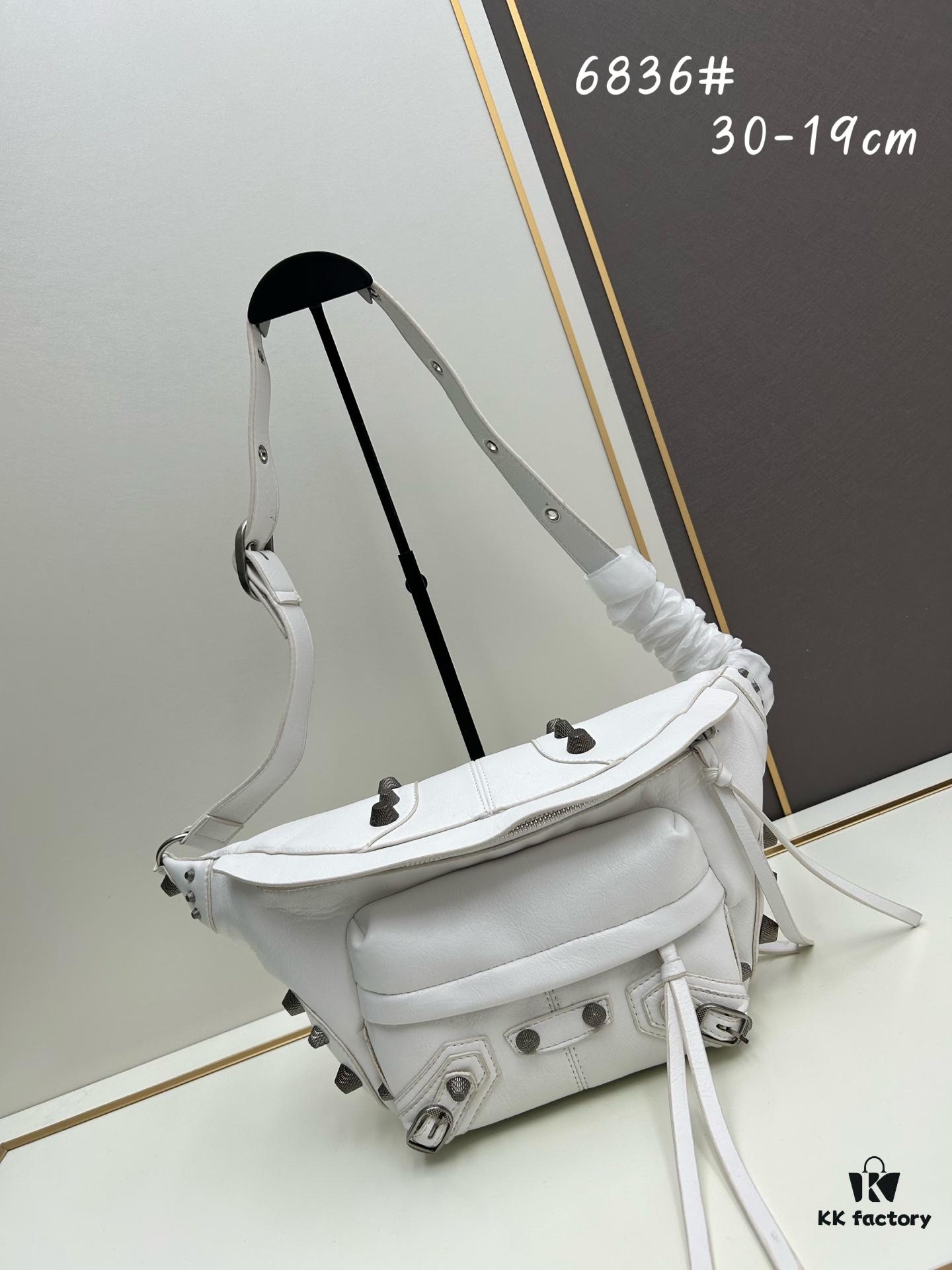 6930e0ec6e68136f4d9b2276 Balenciaga LE CAGOLE ||| LE CAGOLE MEN Medium Black Grained Lamb Leather Belt Bag