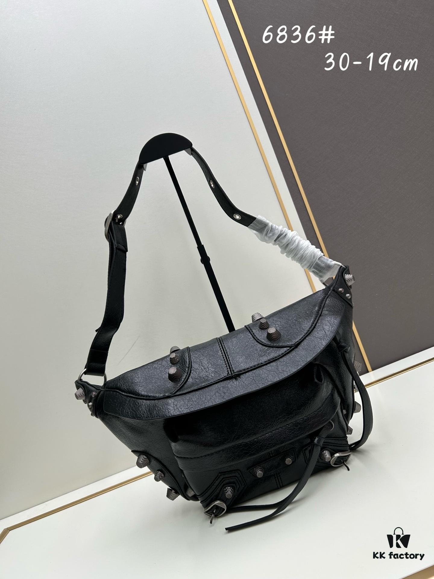 6930e0ec6e68136f4d9b2277 Balenciaga LE CAGOLE ||| LE CAGOLE MEN Medium Waist Bag in Black Grained Lamb Leather