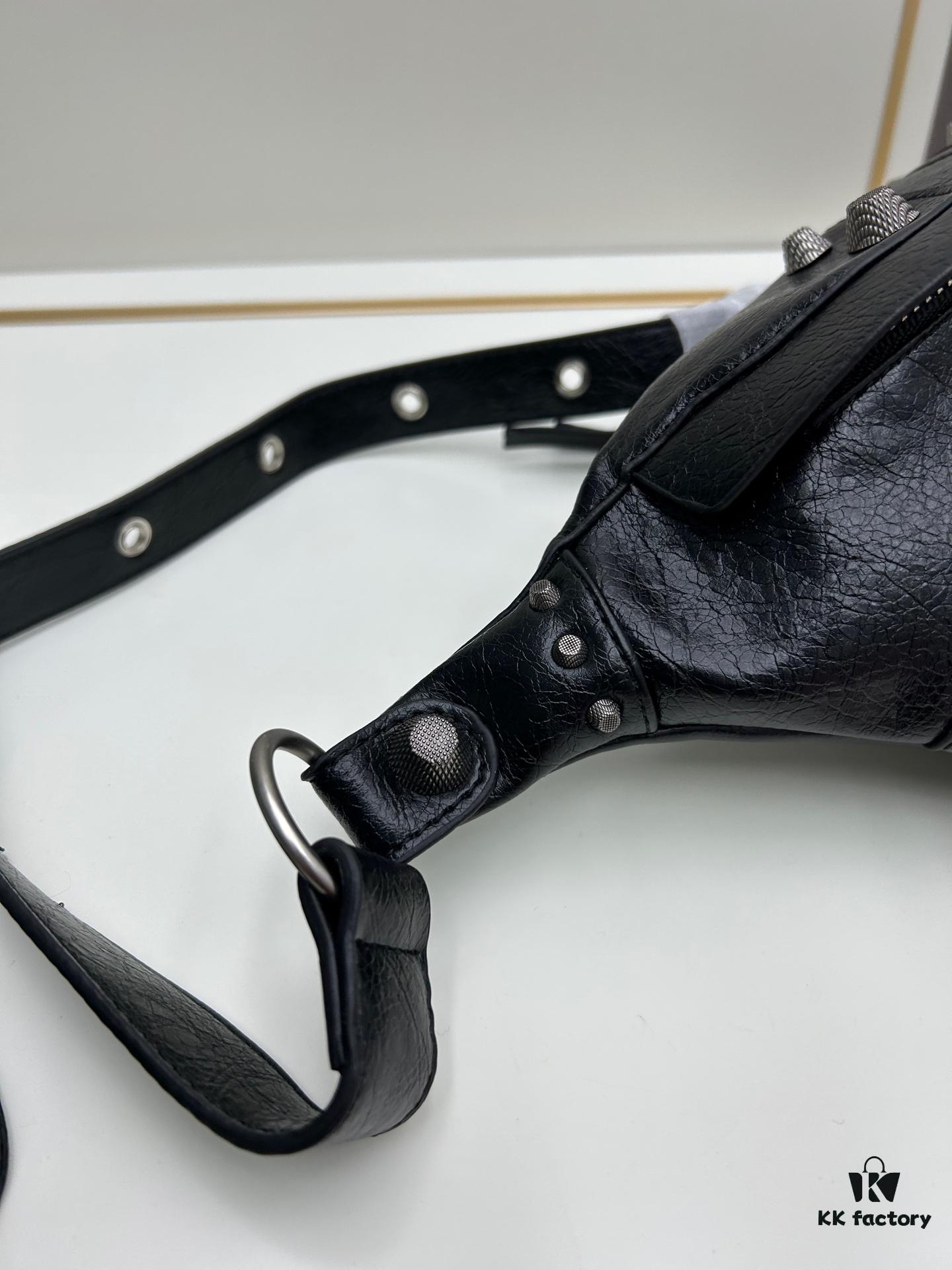 6930e0f26e68136f4d9b227e Balenciaga LE CAGOLE ||| LE CAGOLE MEN Medium Waist Bag in Black Fine-Grain Lambskin