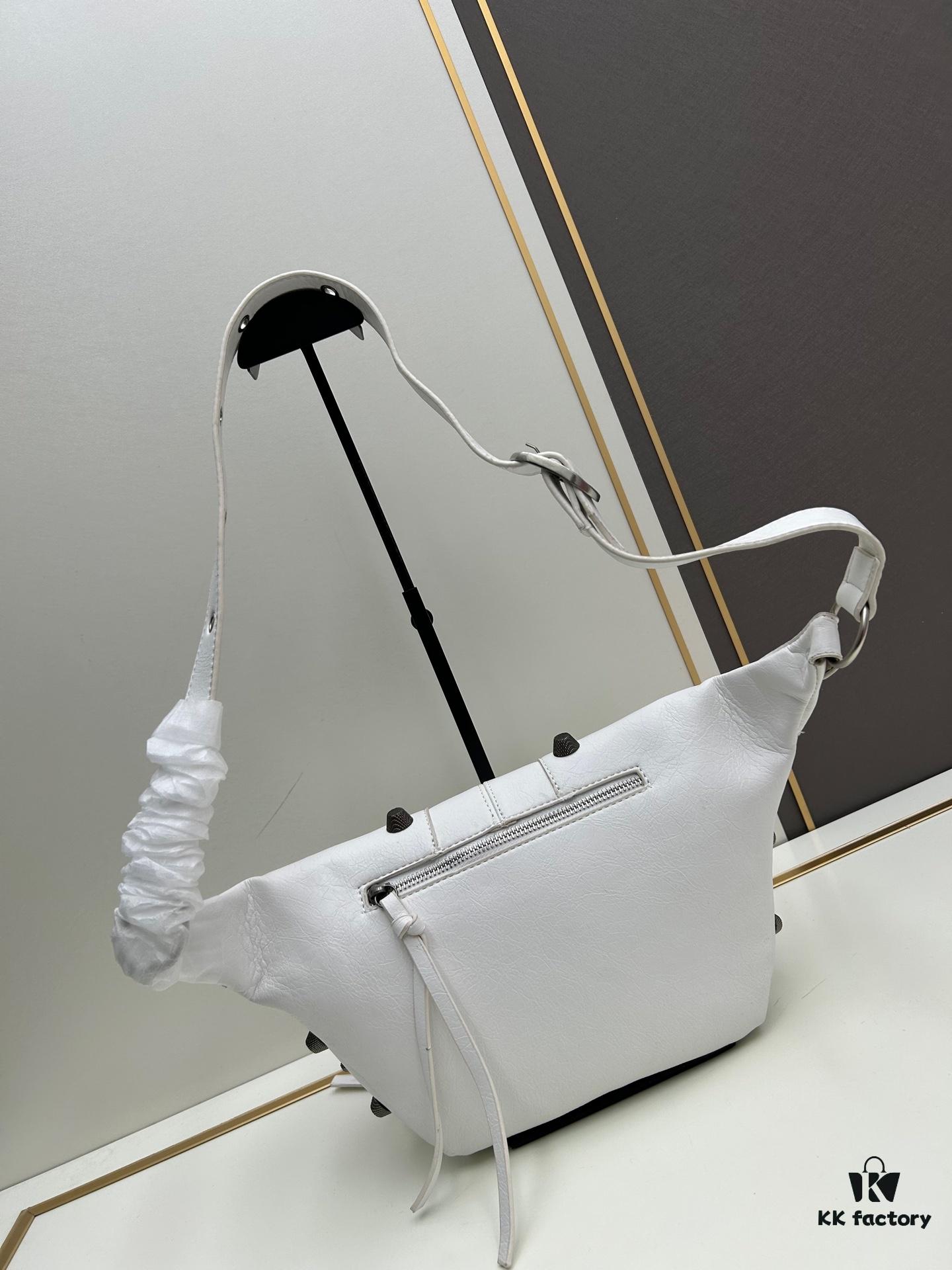 6930e0f56e68136f4d9b2282 Balenciaga LE CAGOLE ||| LE CAGOLE MEN Medium Black Grained Lamb Leather Belt Bag