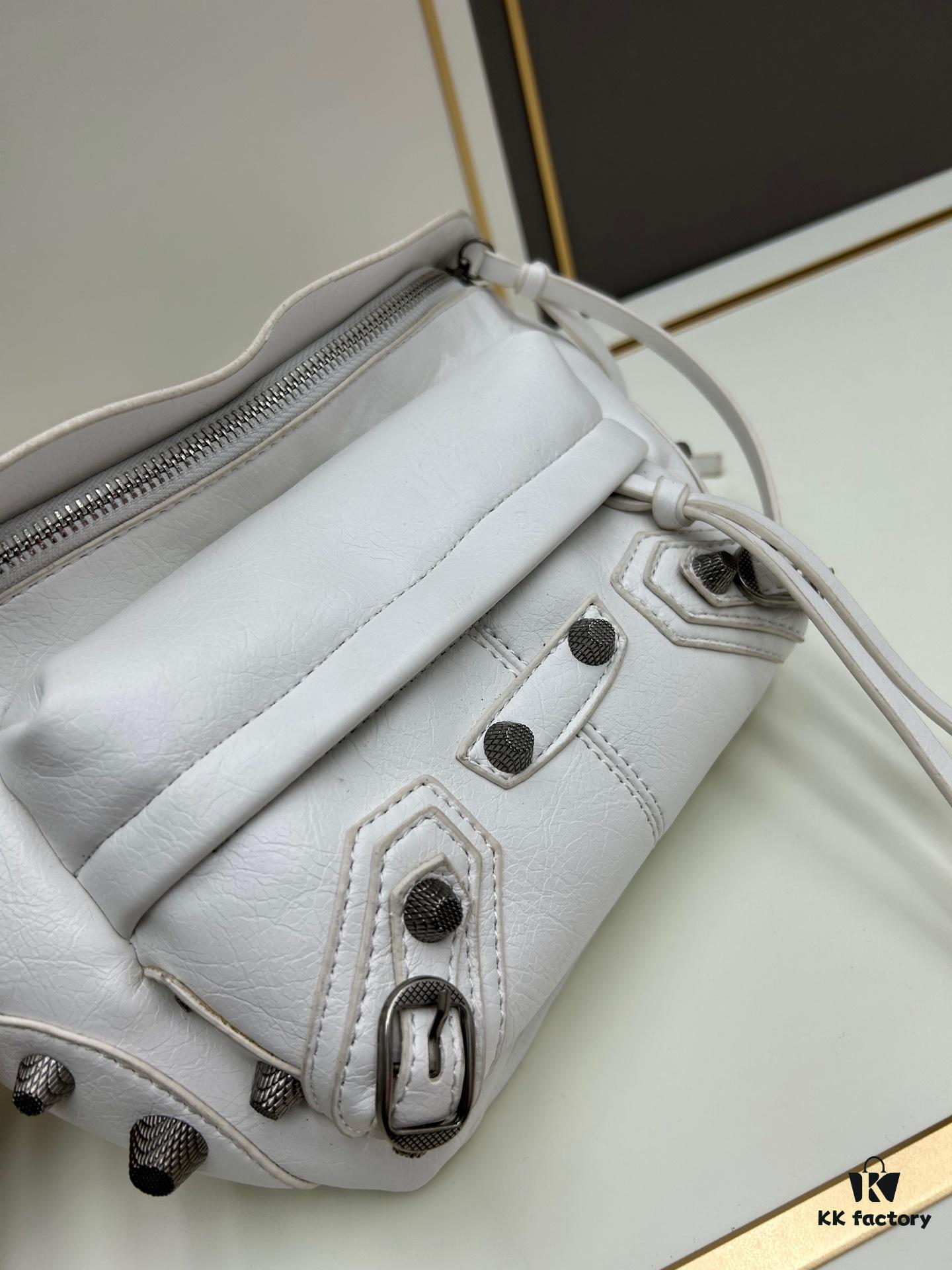 6930e0f66e68136f4d9b2285 Balenciaga LE CAGOLE ||| LE CAGOLE MEN Medium Black Grained Lamb Leather Belt Bag