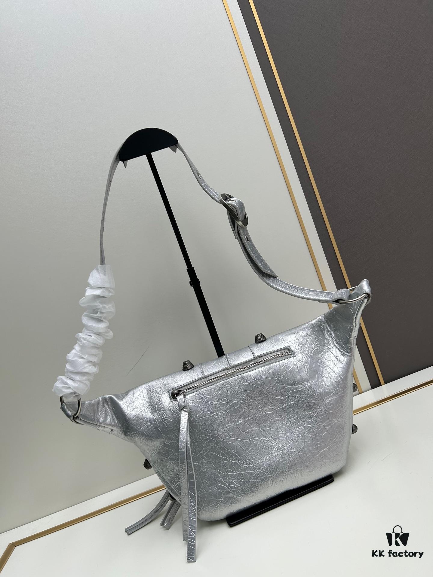 6930e0fa6e68136f4d9b228a Balenciaga LE CAGOLE MEDIUM BLACK GOAT LEATHER WAIST BAG WITH BOX