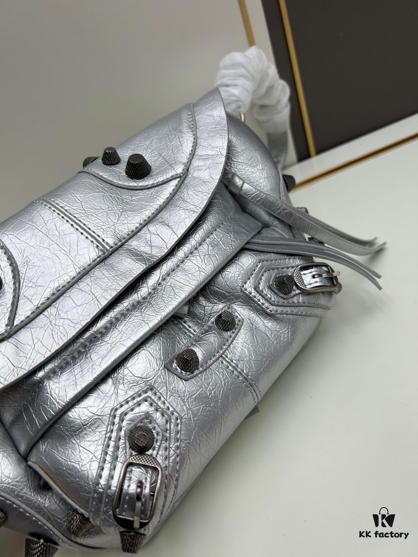 6930e0fb6e68136f4d9b228c Balenciaga LE CAGOLE MEDIUM BLACK GOAT LEATHER WAIST BAG WITH BOX