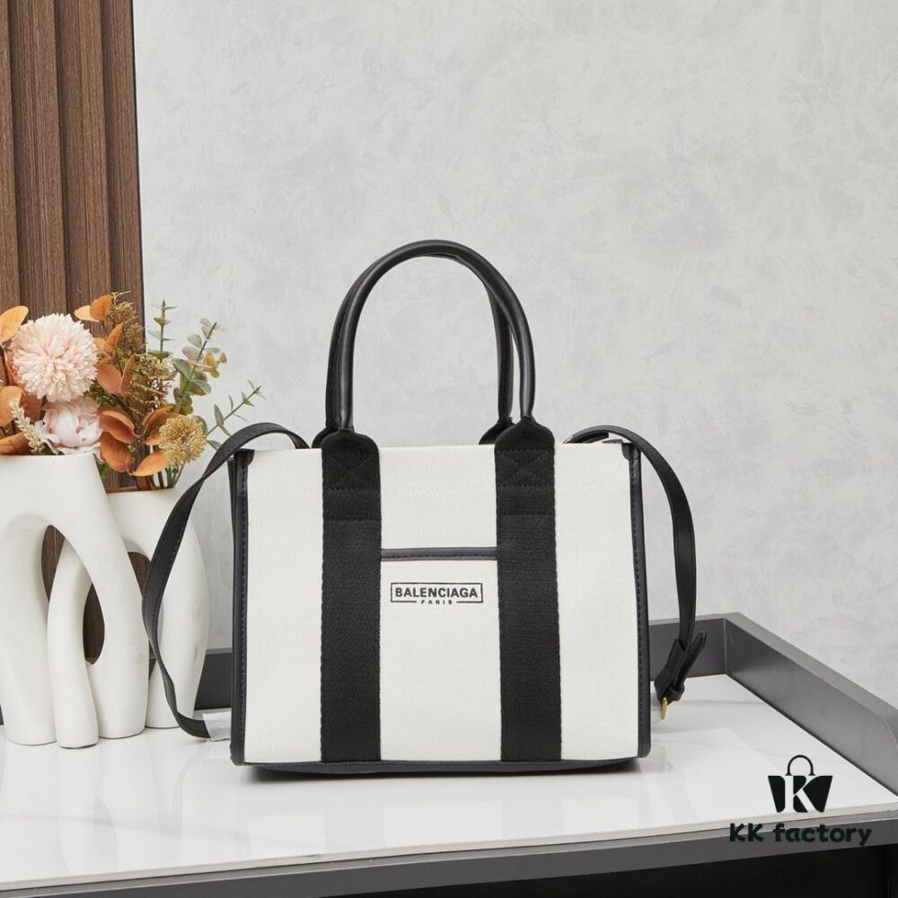 6930e16f6e68136f4d9b2318 Small Balenciaga Hardware Tote – A modern reinterpretation of the canvas bag originally developed for the Marine Corps
