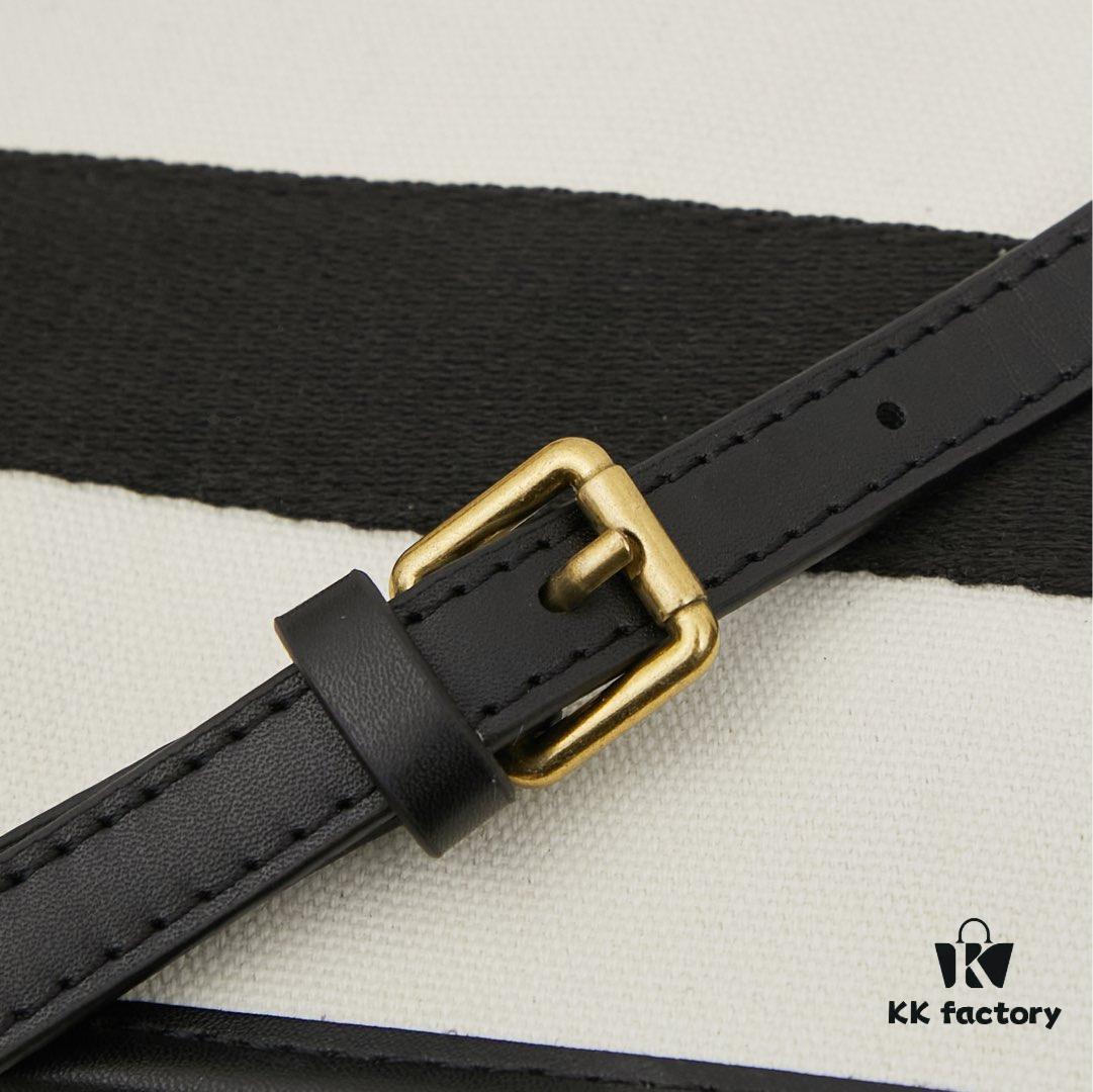 6930e1766e68136f4d9b2320 Small Balenciaga Hardware Tote – A modern reinterpretation of the canvas bag originally developed for the Marine Corps