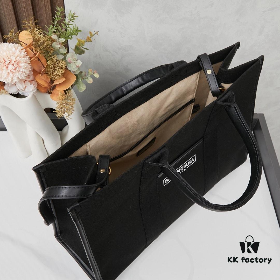 6930e1876e68136f4d9b233a Large Balenciaga Hardware Tote – A modern interpretation of a canvas bag originally developed for the Marine Corps