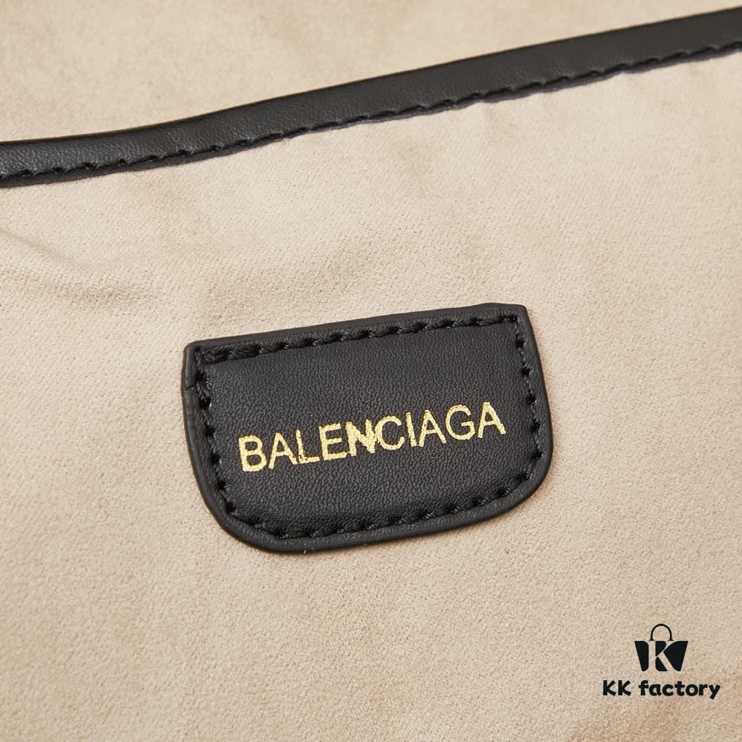 6930e1886e68136f4d9b233c Large Balenciaga Hardware Tote – A modern interpretation of a canvas bag originally developed for the Marine Corps