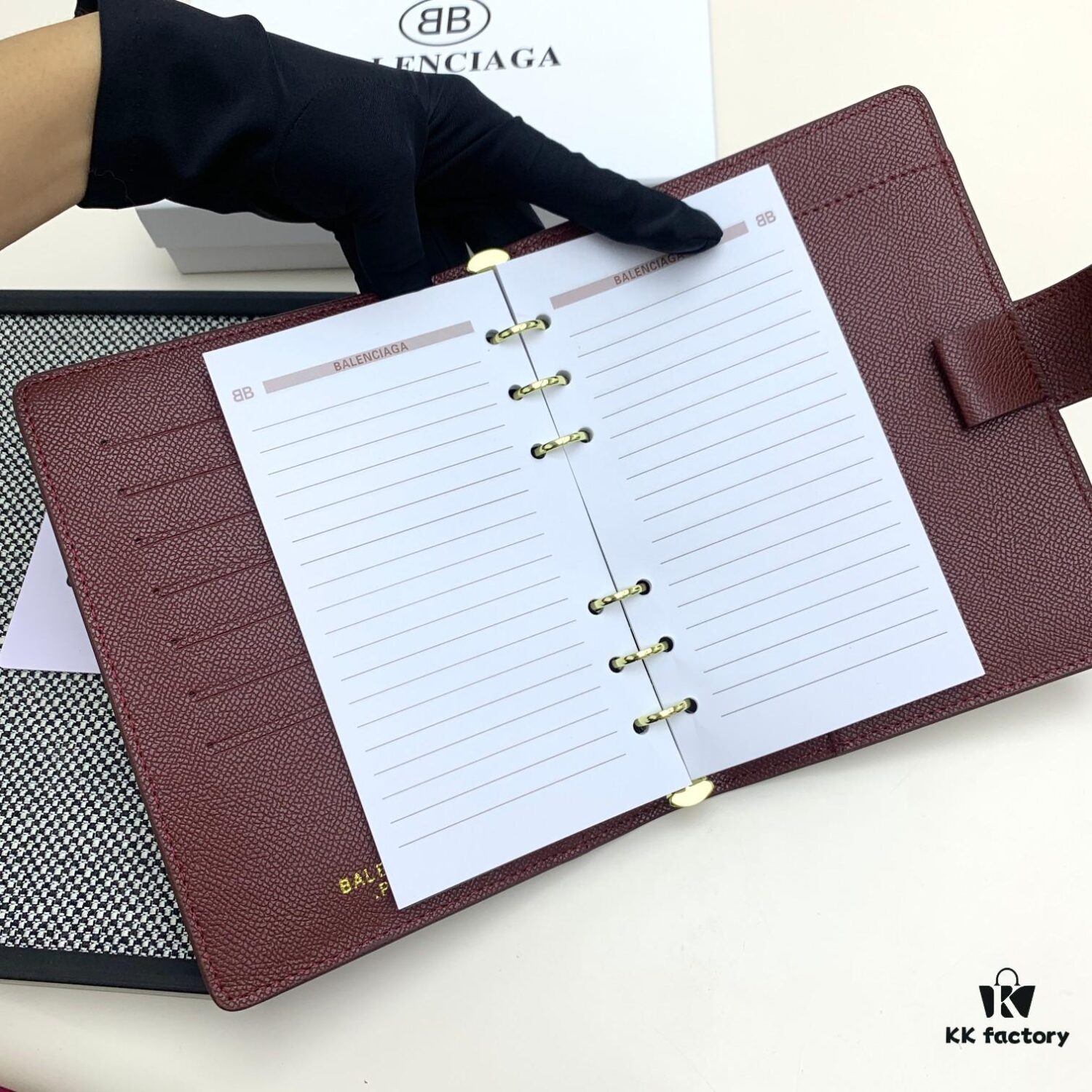 6930e19e6e68136f4d9b2355 BALENCIAGA Notepad ✉️ Boutique Edition, Exquisite Smooth Material, Impeccable Craftsmanship, Featuring Card Slots and Interior Compartments, Size 15x19x4cm